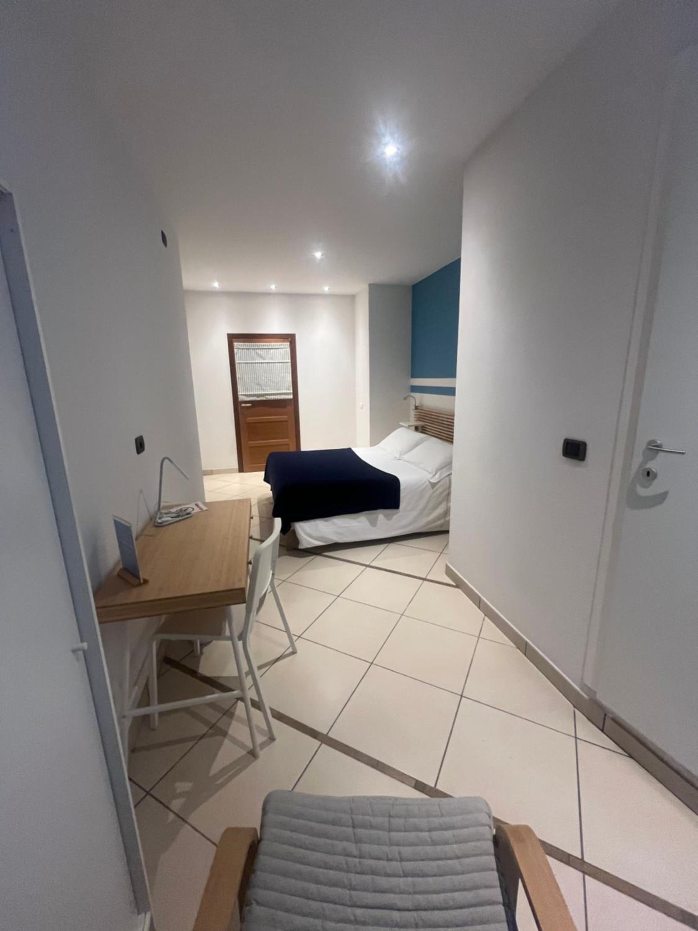 Double or Twin Room - Photo 3