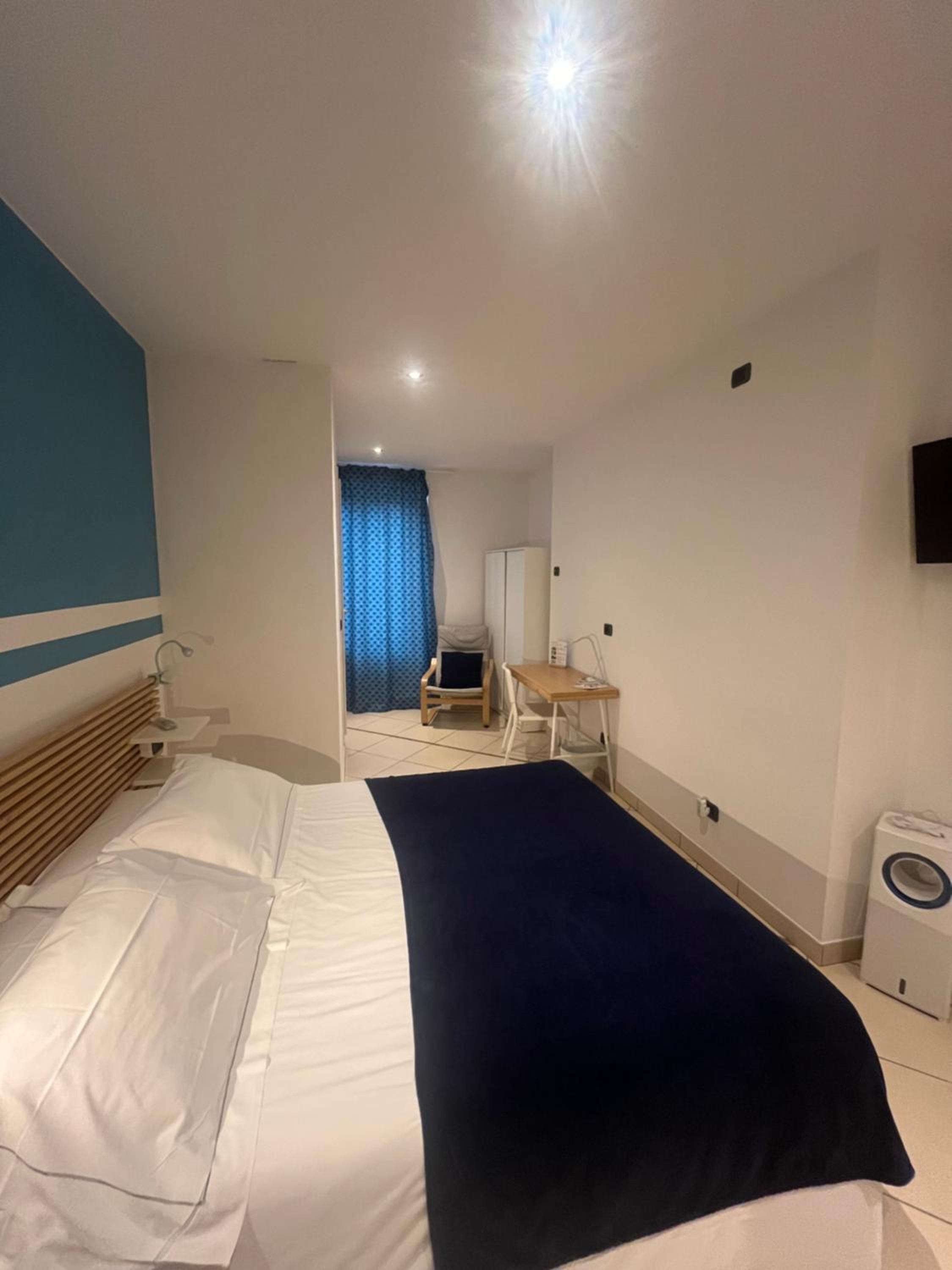 Double or Twin Room - Photo 4