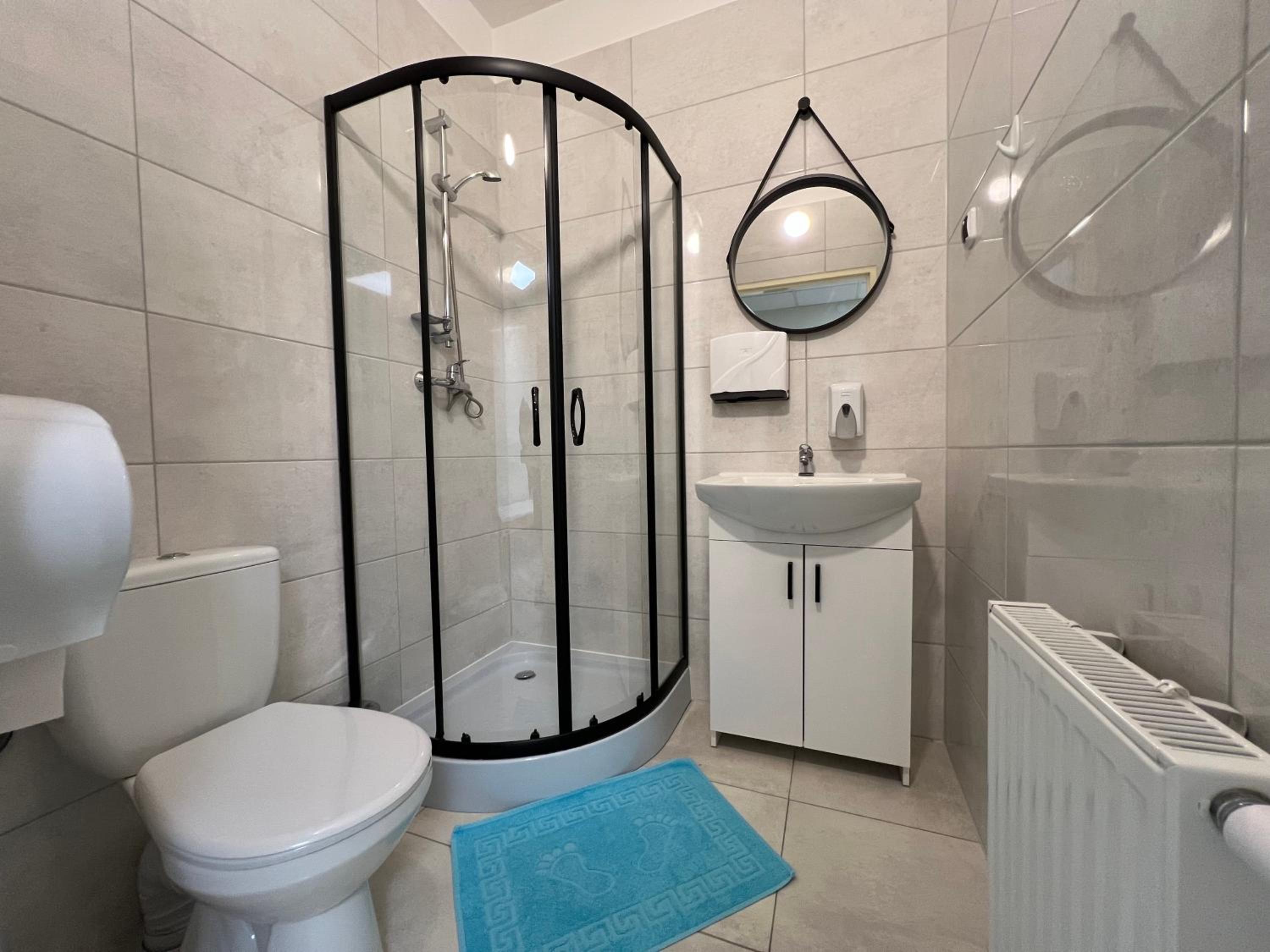 Large Double Room - Photo 1