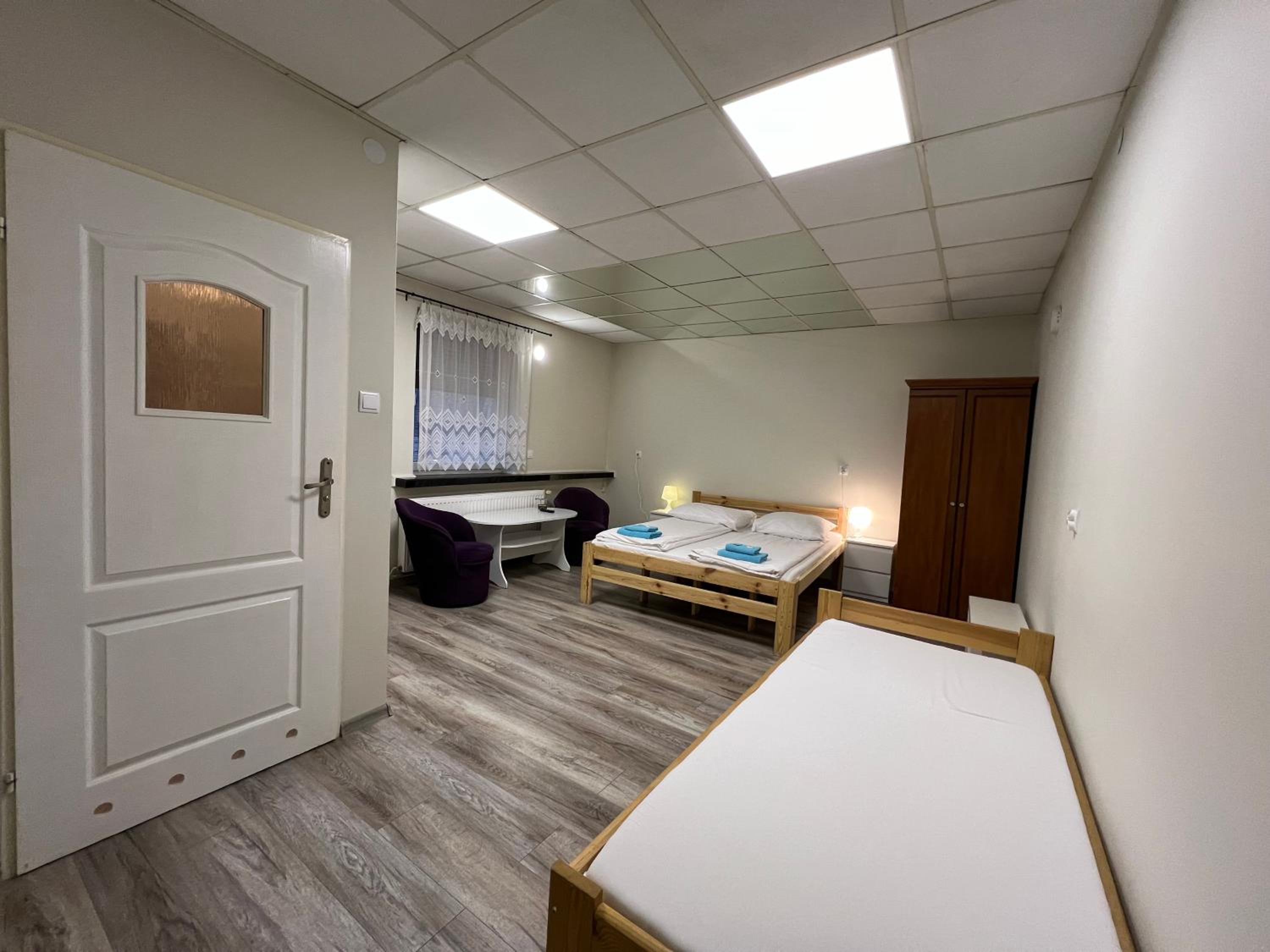 Large Double Room - Photo 4