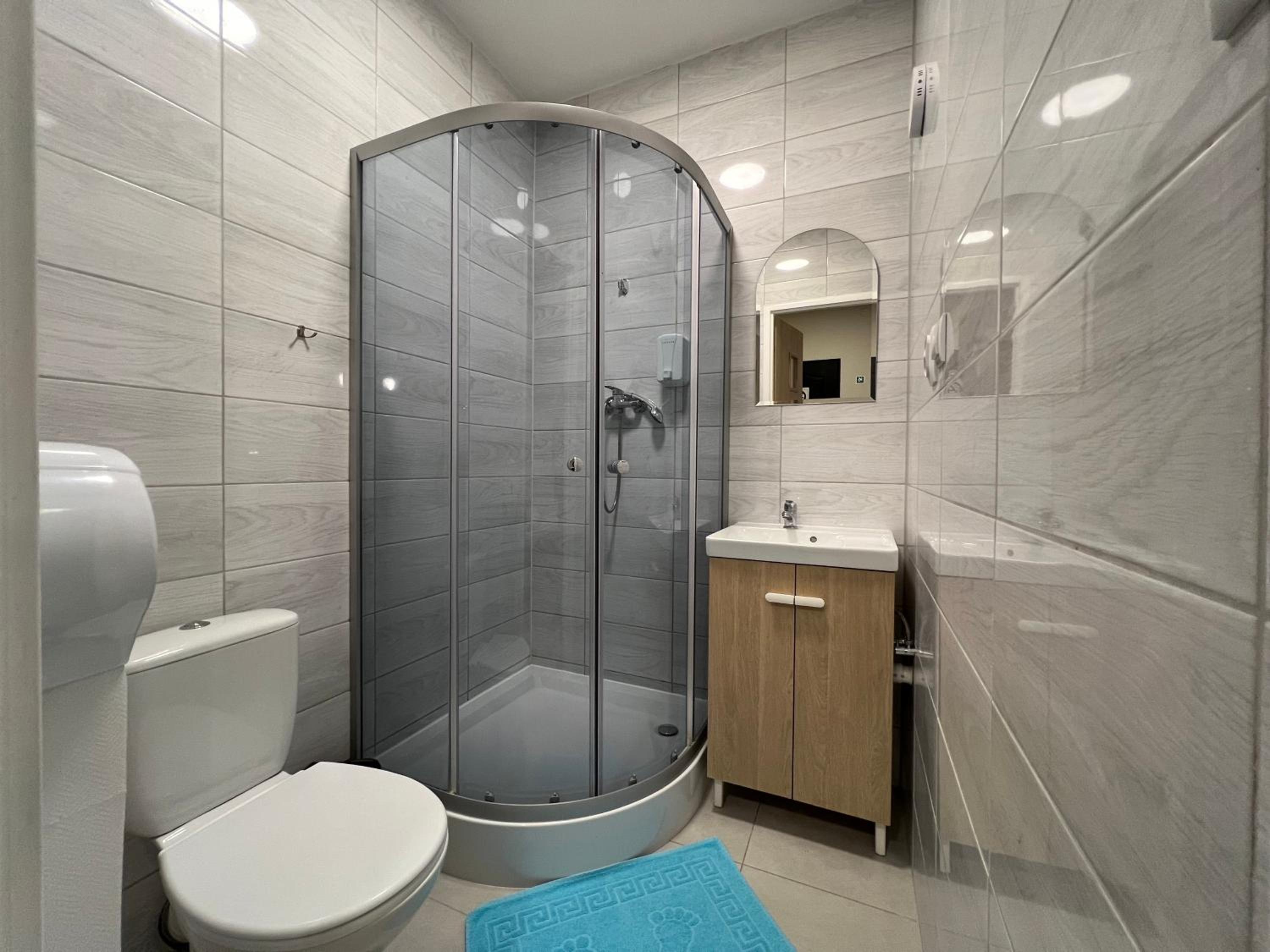 Quadruple Room with Private Bathroom - Photo 1
