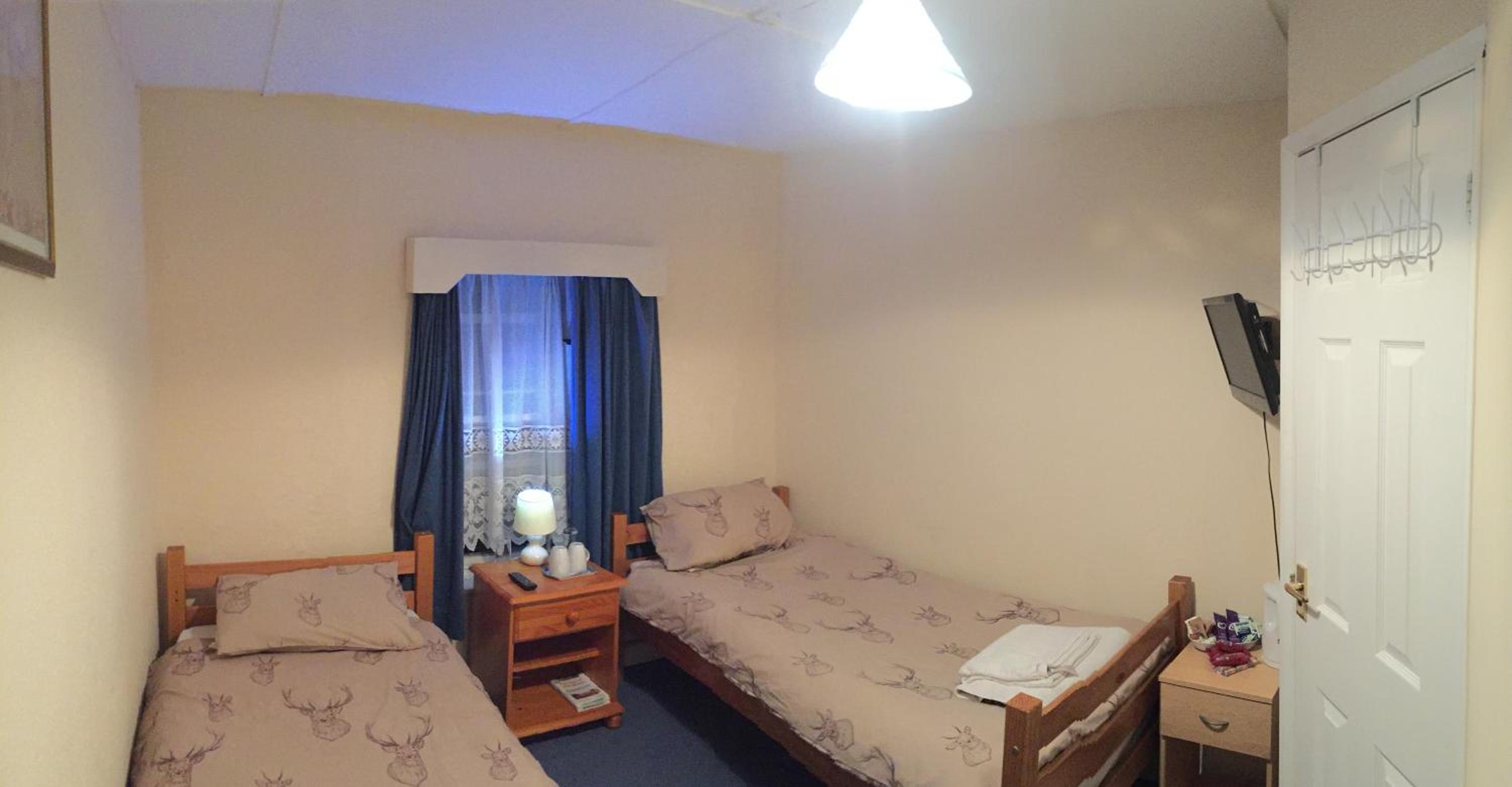 Twin Room with Shower - Photo 1