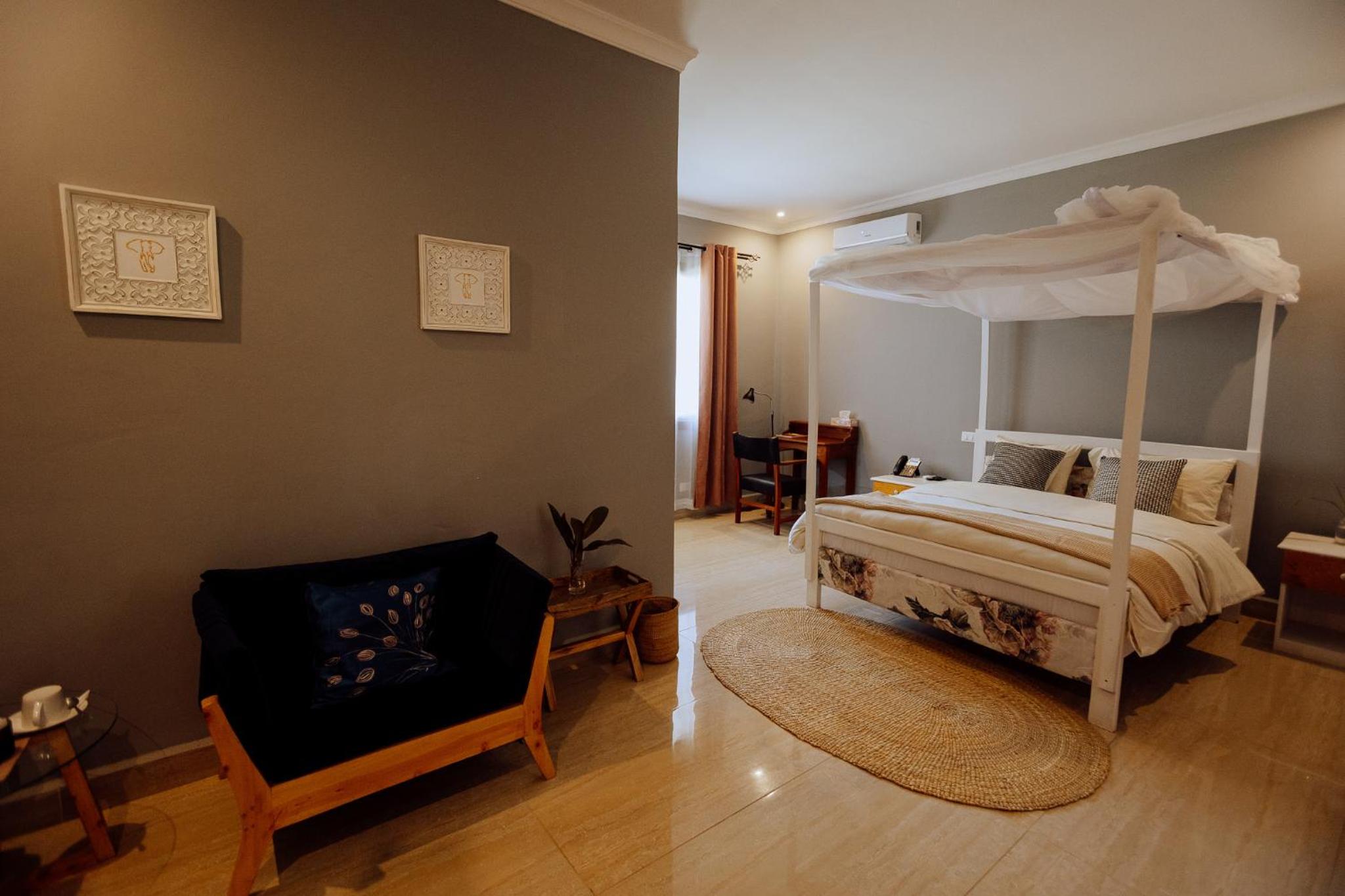 Standard Queen Room