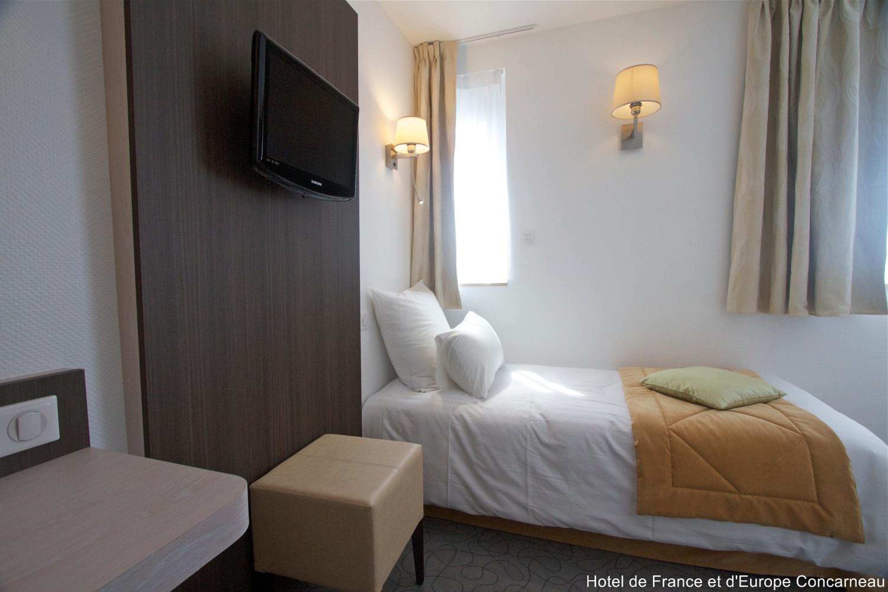 Triple Room (1 Double Bed + 1 Single Bed)