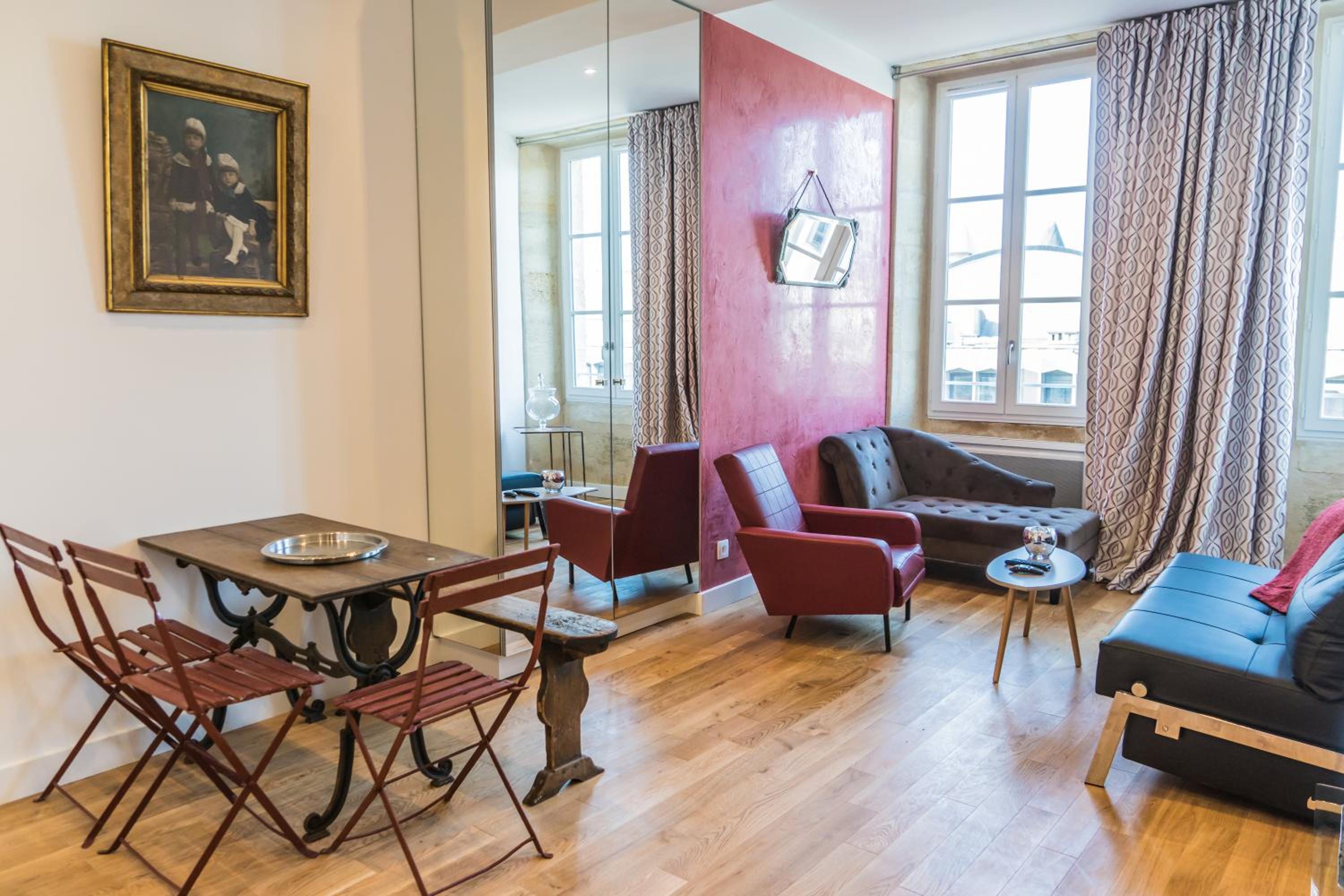 One-Bedroom Apartment - Tradition and modernity photo 3