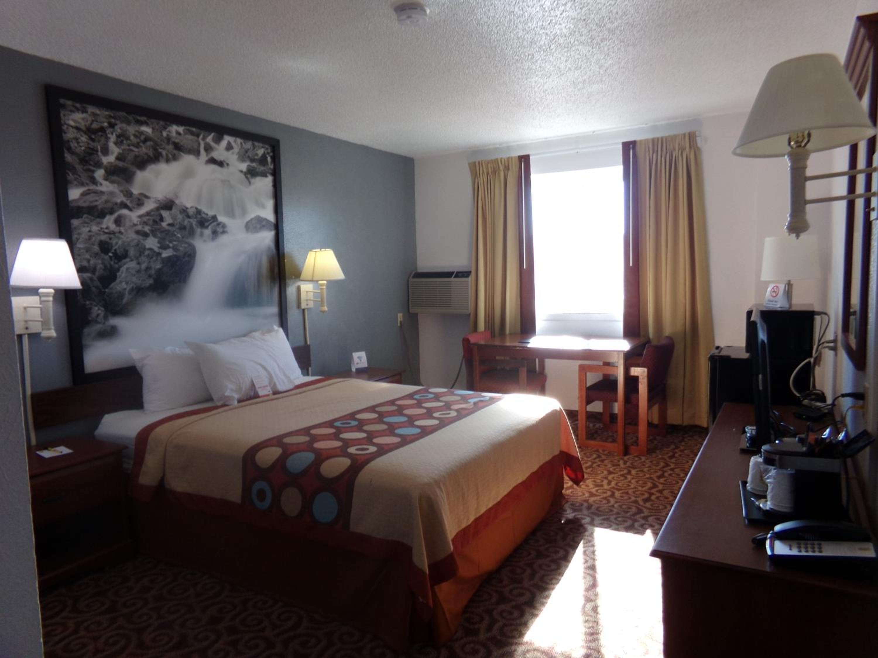 Queen Room - Disability Access/Non-Smoking - Photo 2