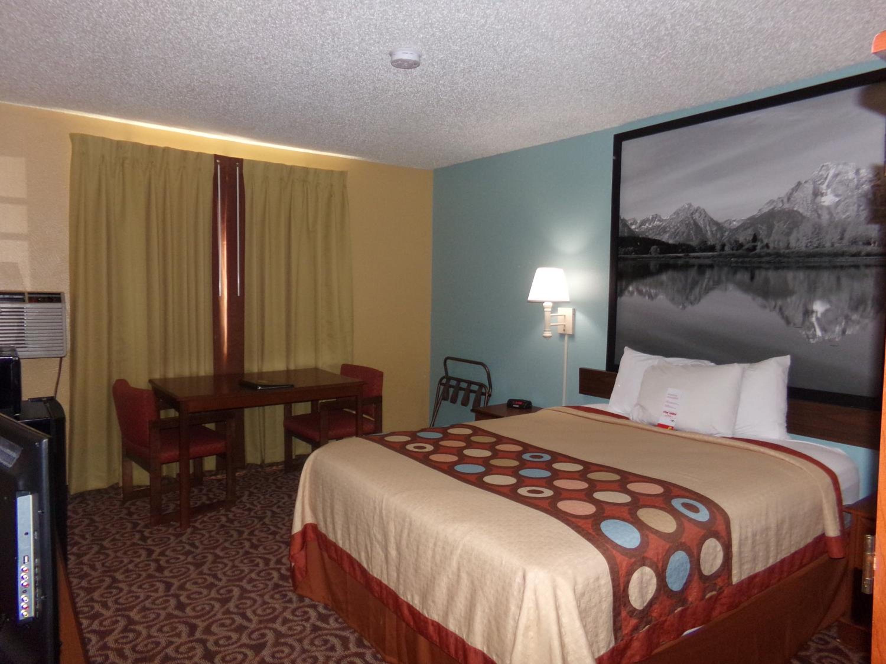 King Room - Non-Smoking - Photo 5