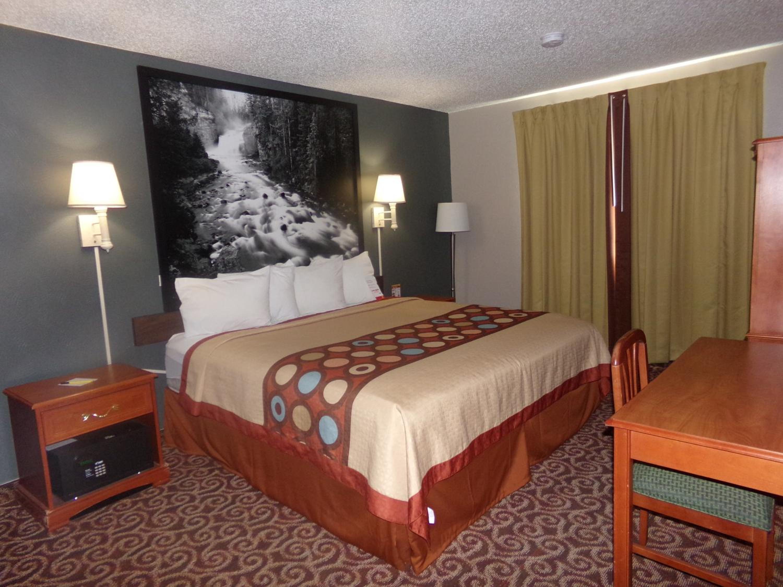 King Room - Non-Smoking - Photo 1