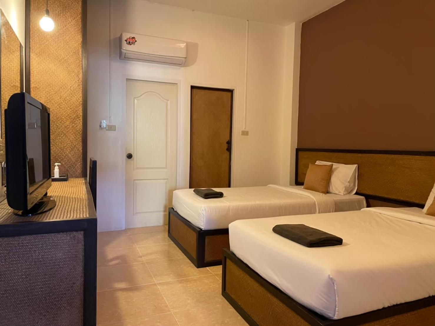 Budget Twin Room - Photo 2