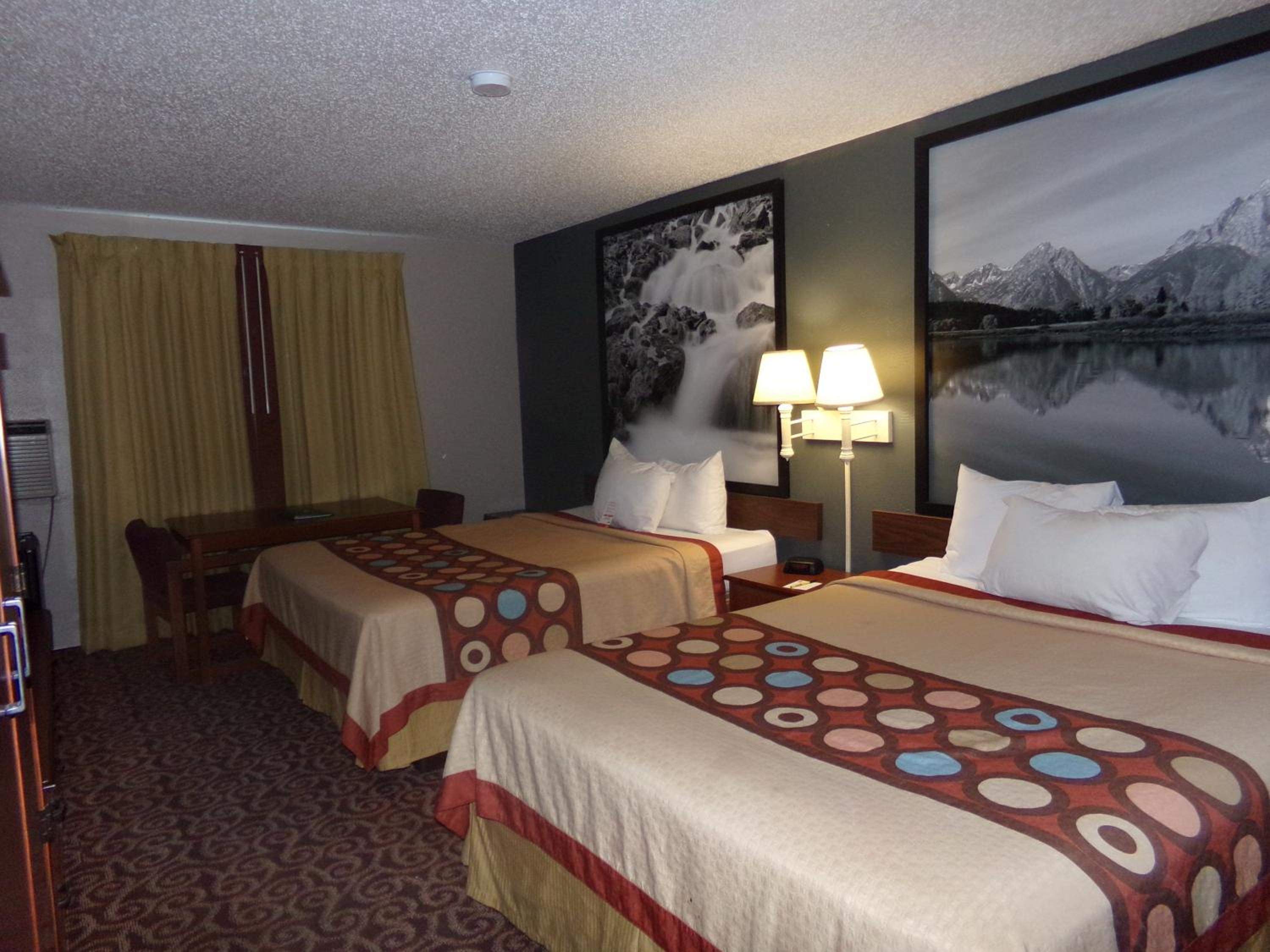 Double Room with Two Double Beds - Non-Smoking - Photo 2