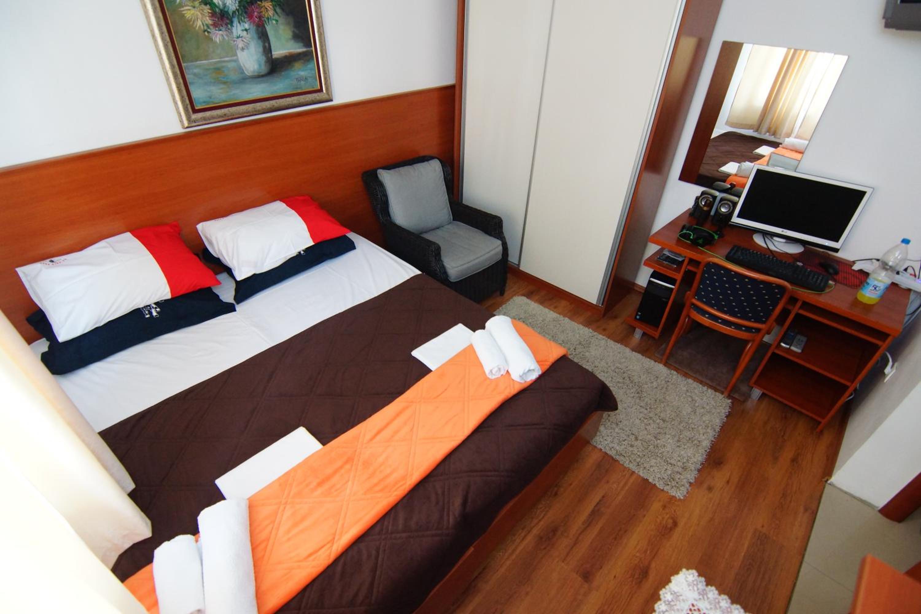 Studio (2 Adults)