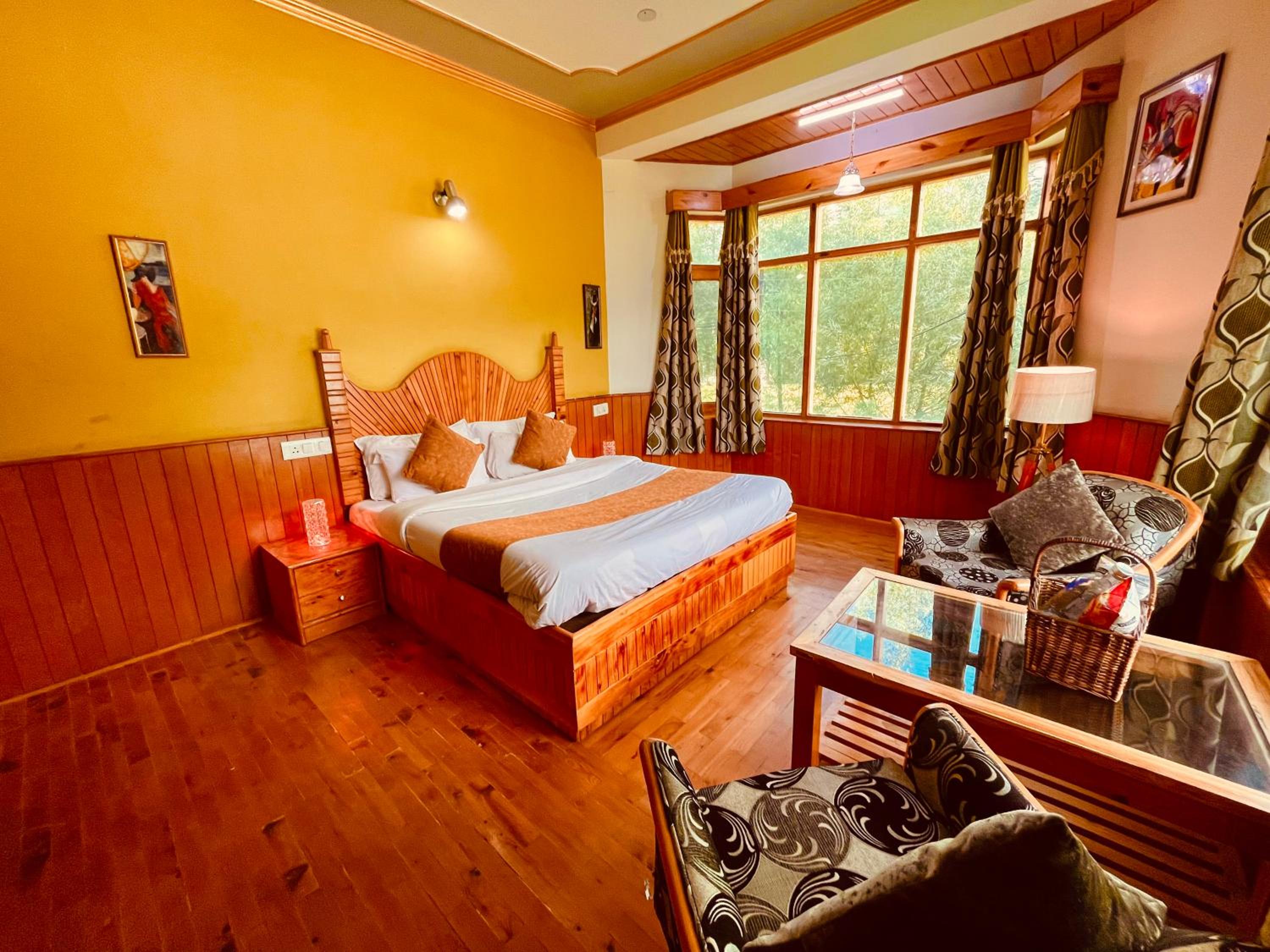 Deluxe Queen Room with Two Queen Beds