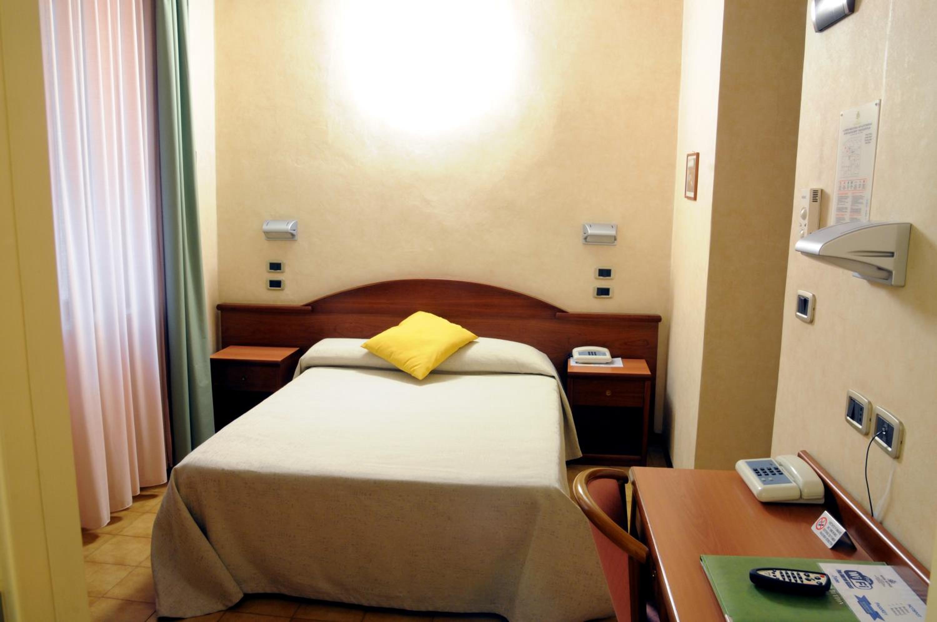 Economy Double Room - Photo 2