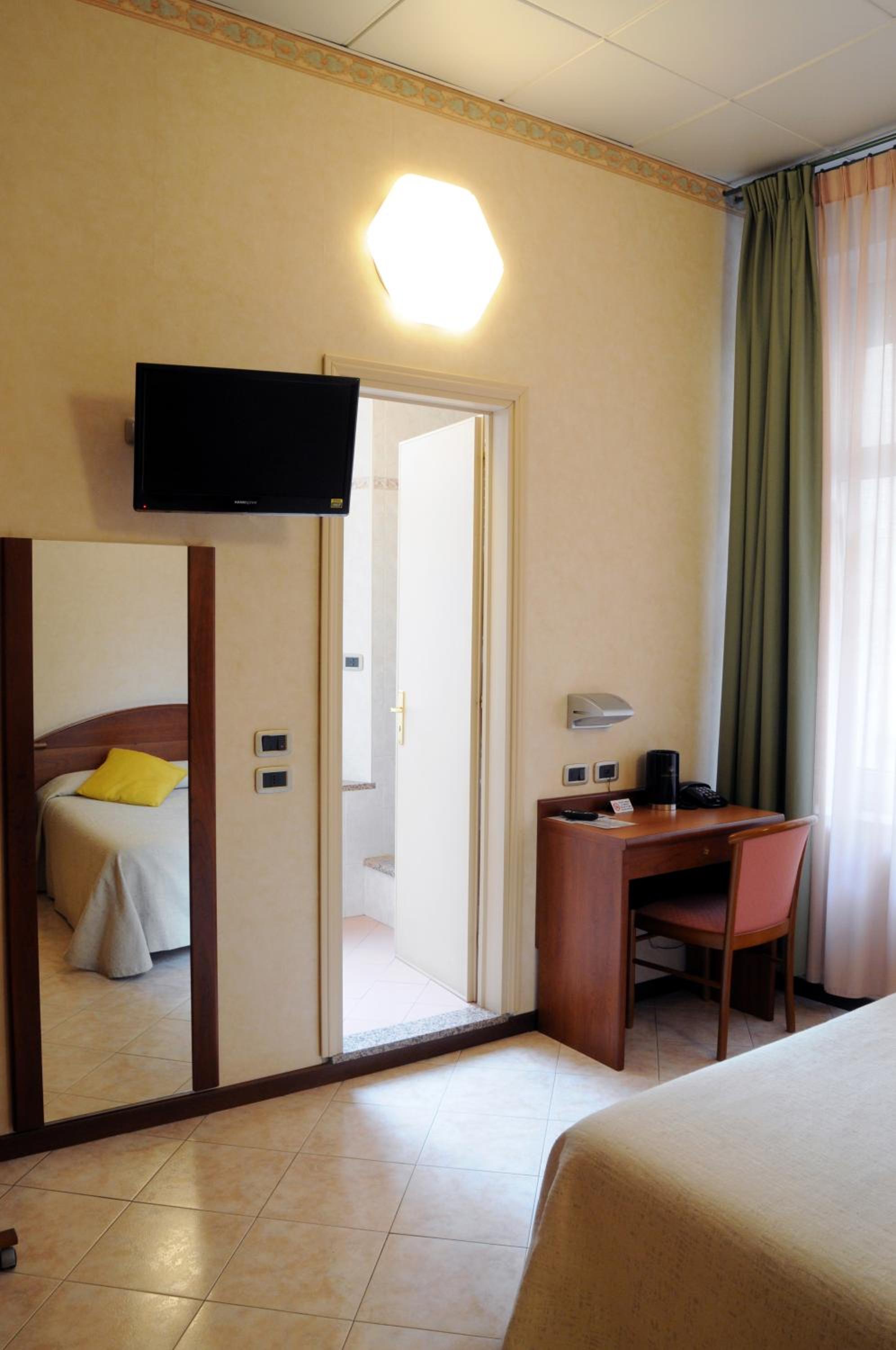 Classic Double Room - Photo 7