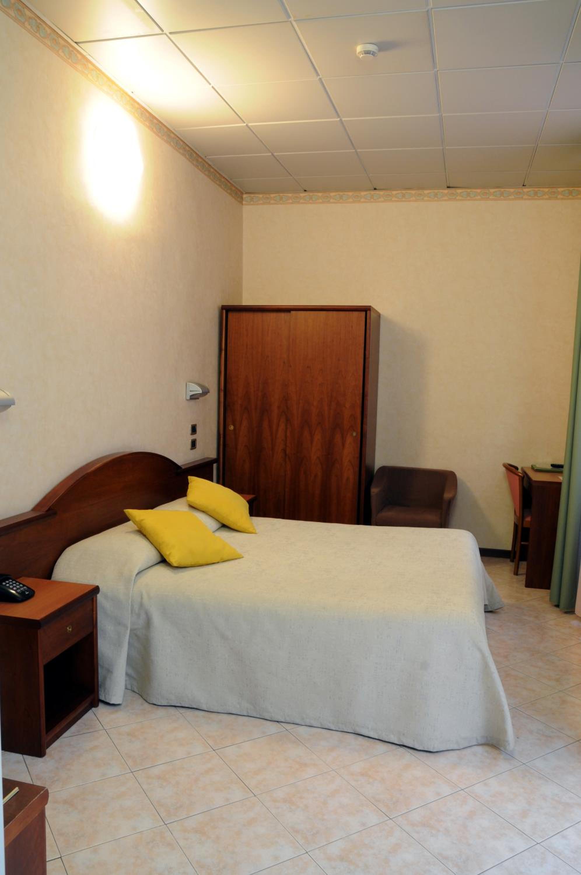 Classic Double Room - Photo 4