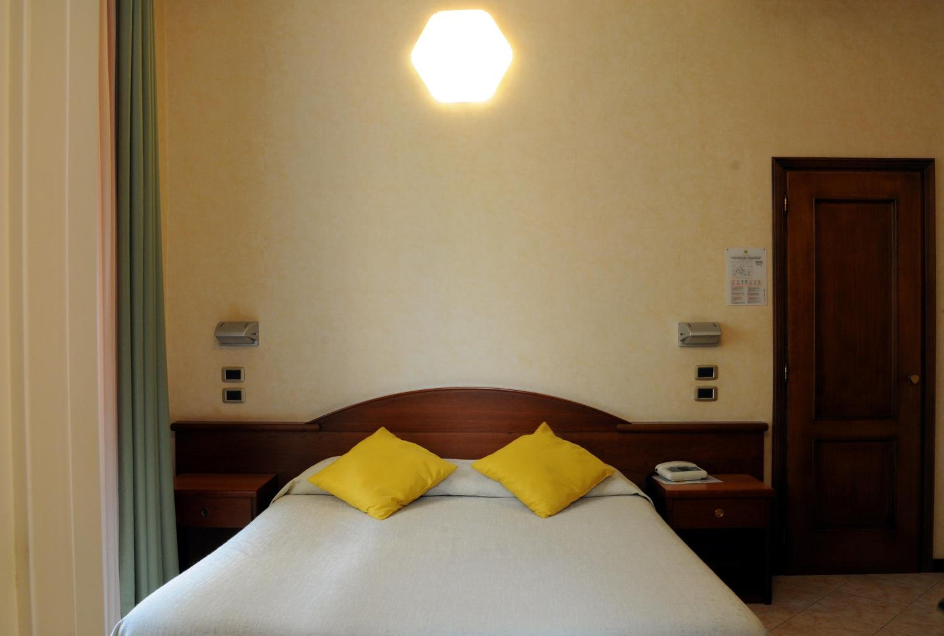 Classic Double Room - Photo 8