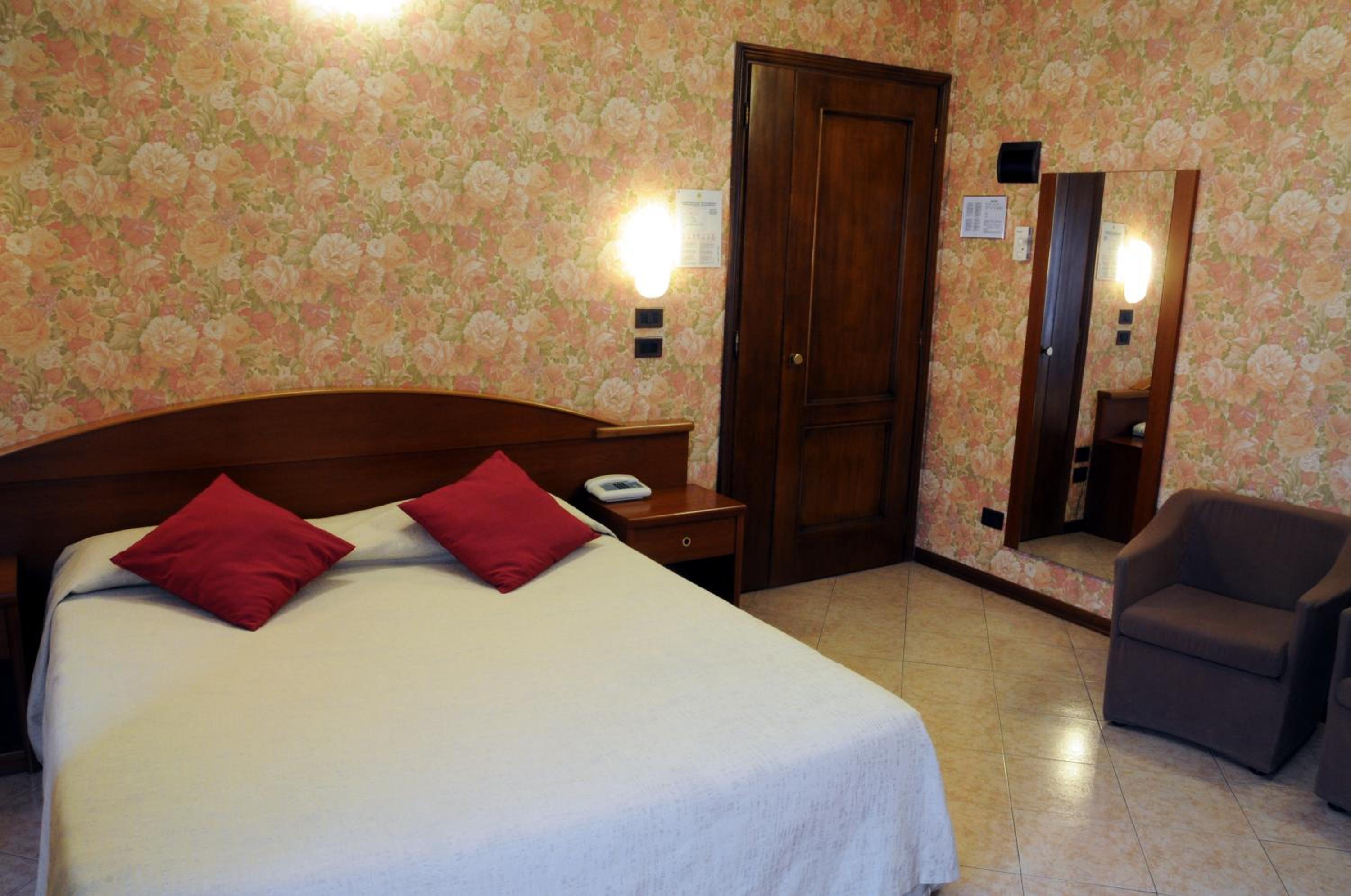 Classic Double Room - Photo 2