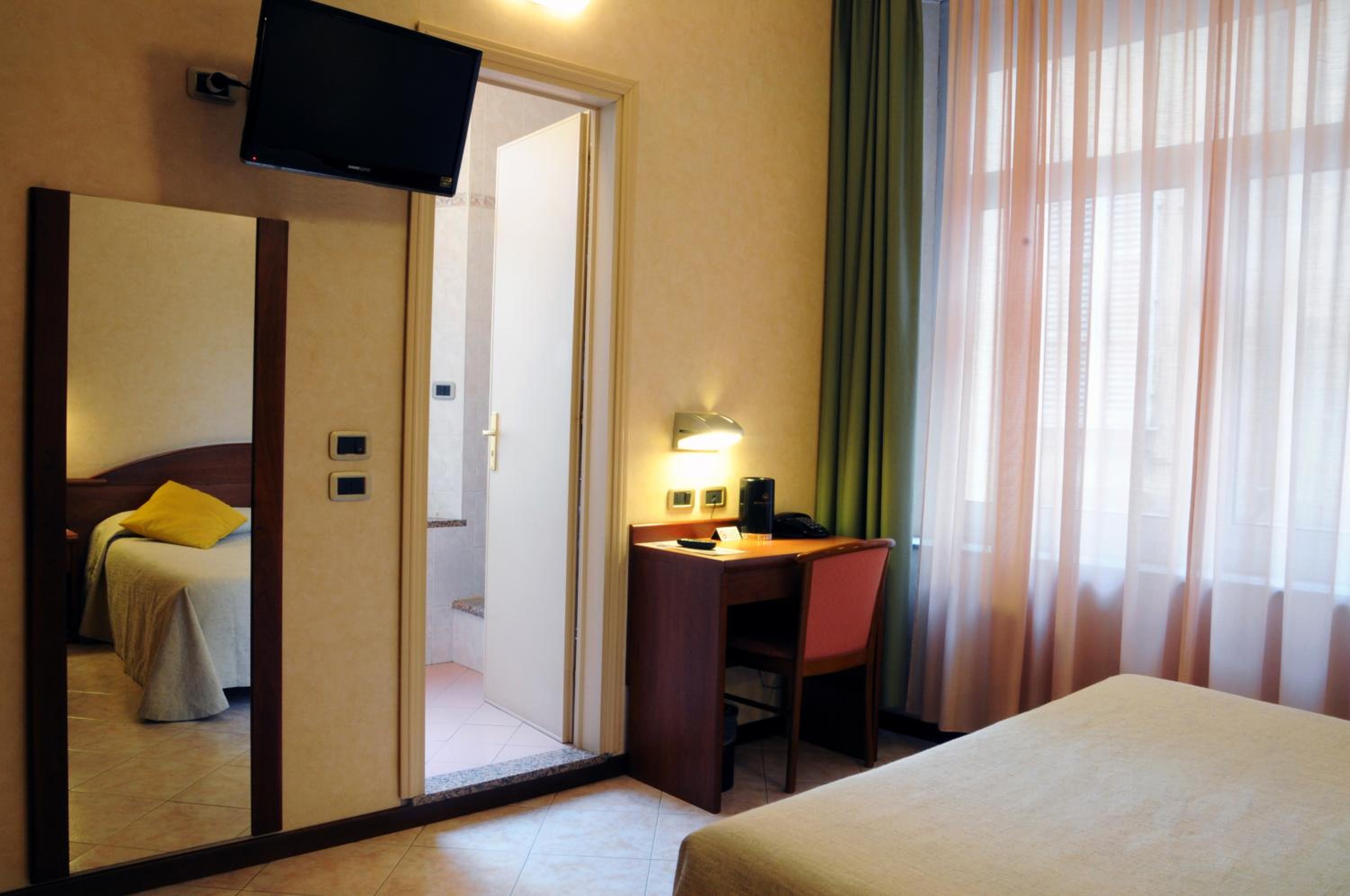 Classic Double Room - Photo 10