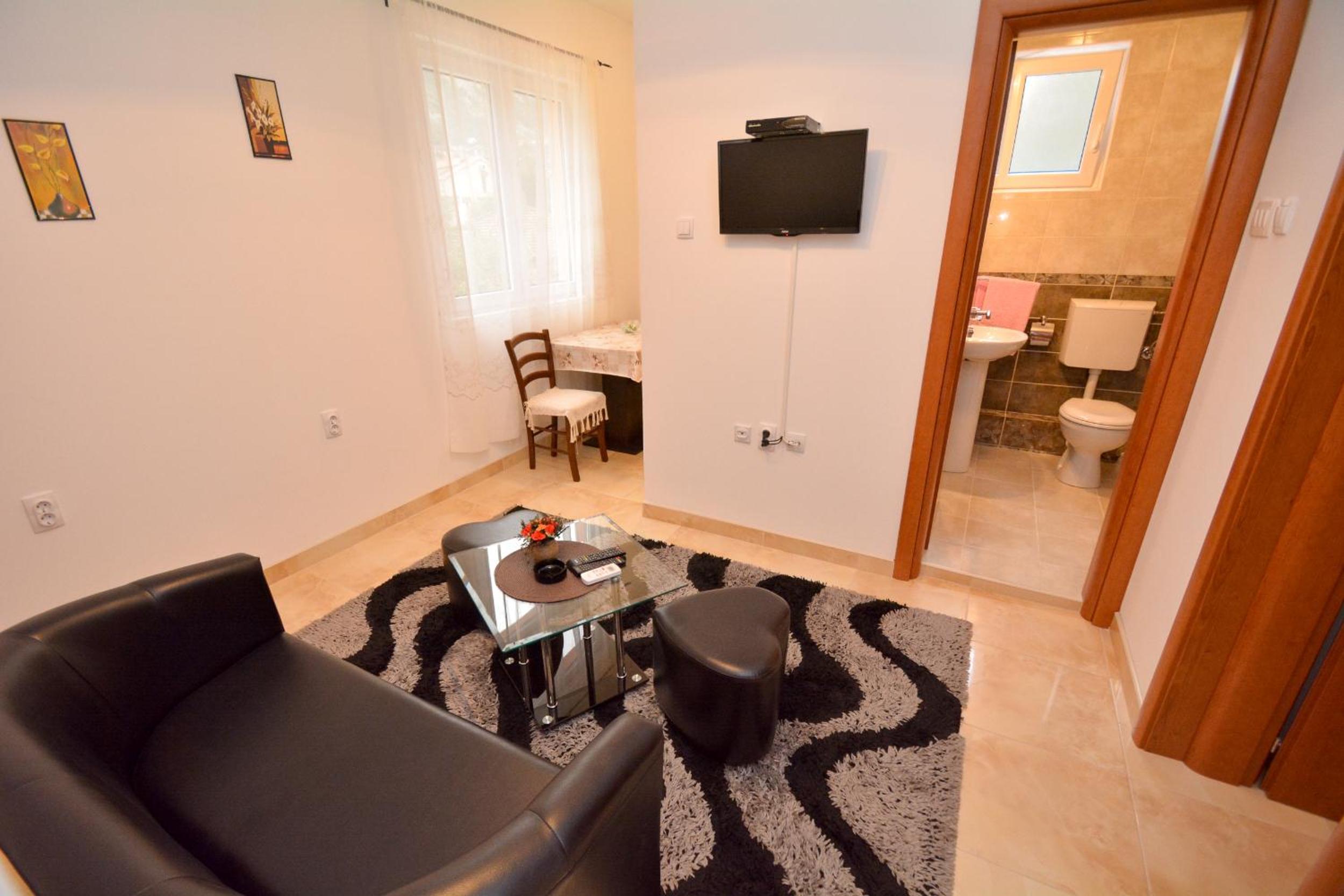 Apartment photo 3