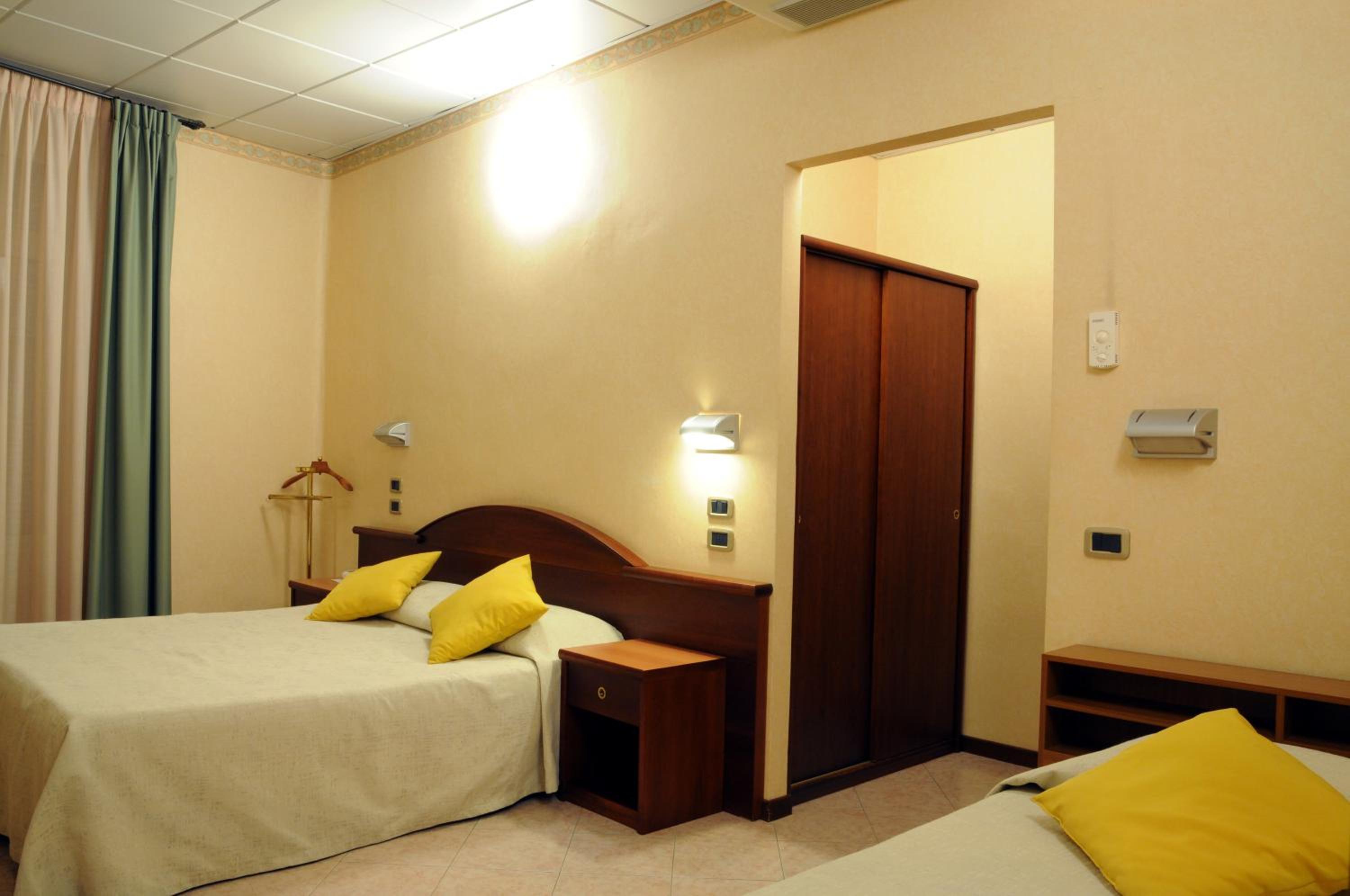 Classic Triple Room - Photo 1