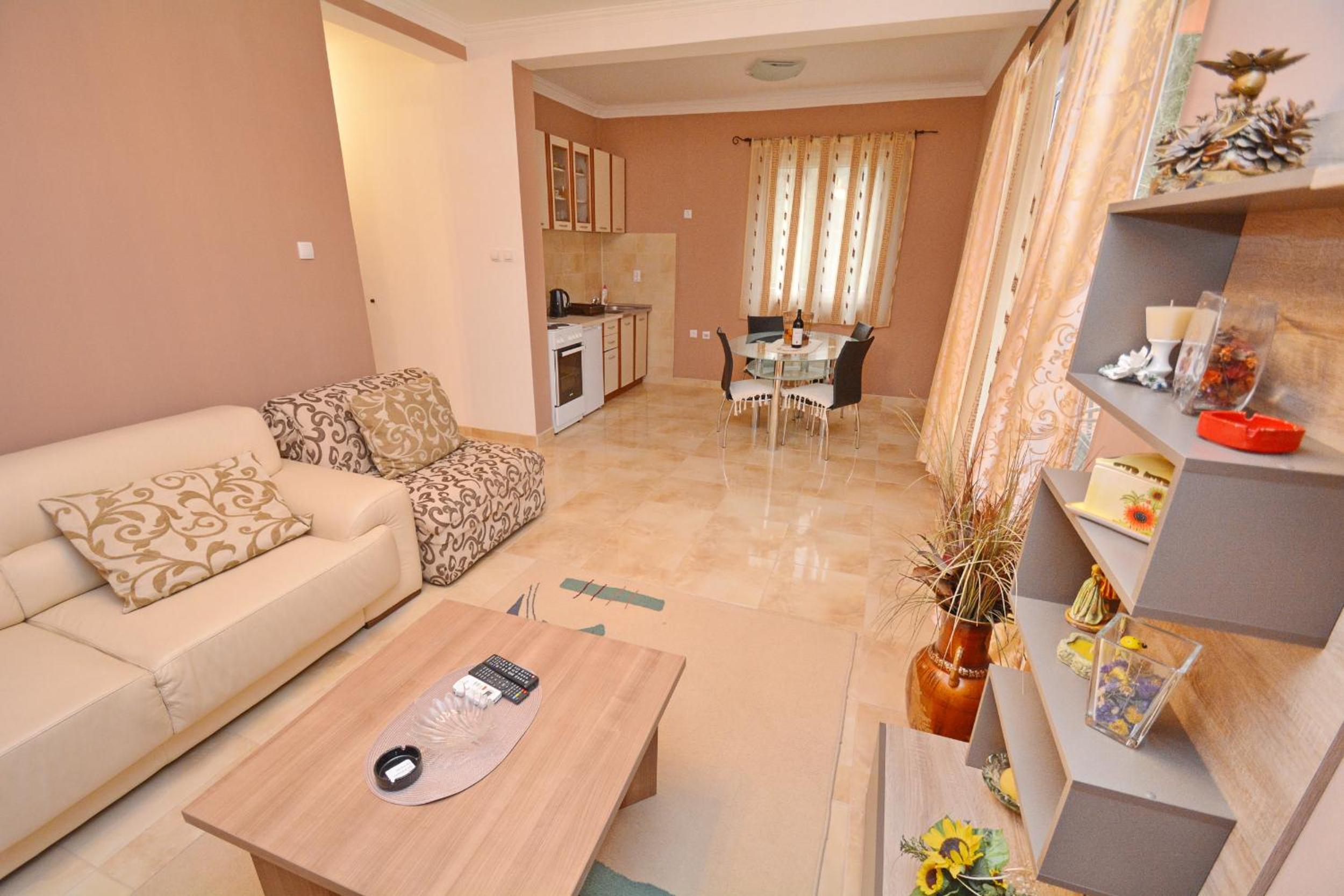Apartment with Balcony photo 2
