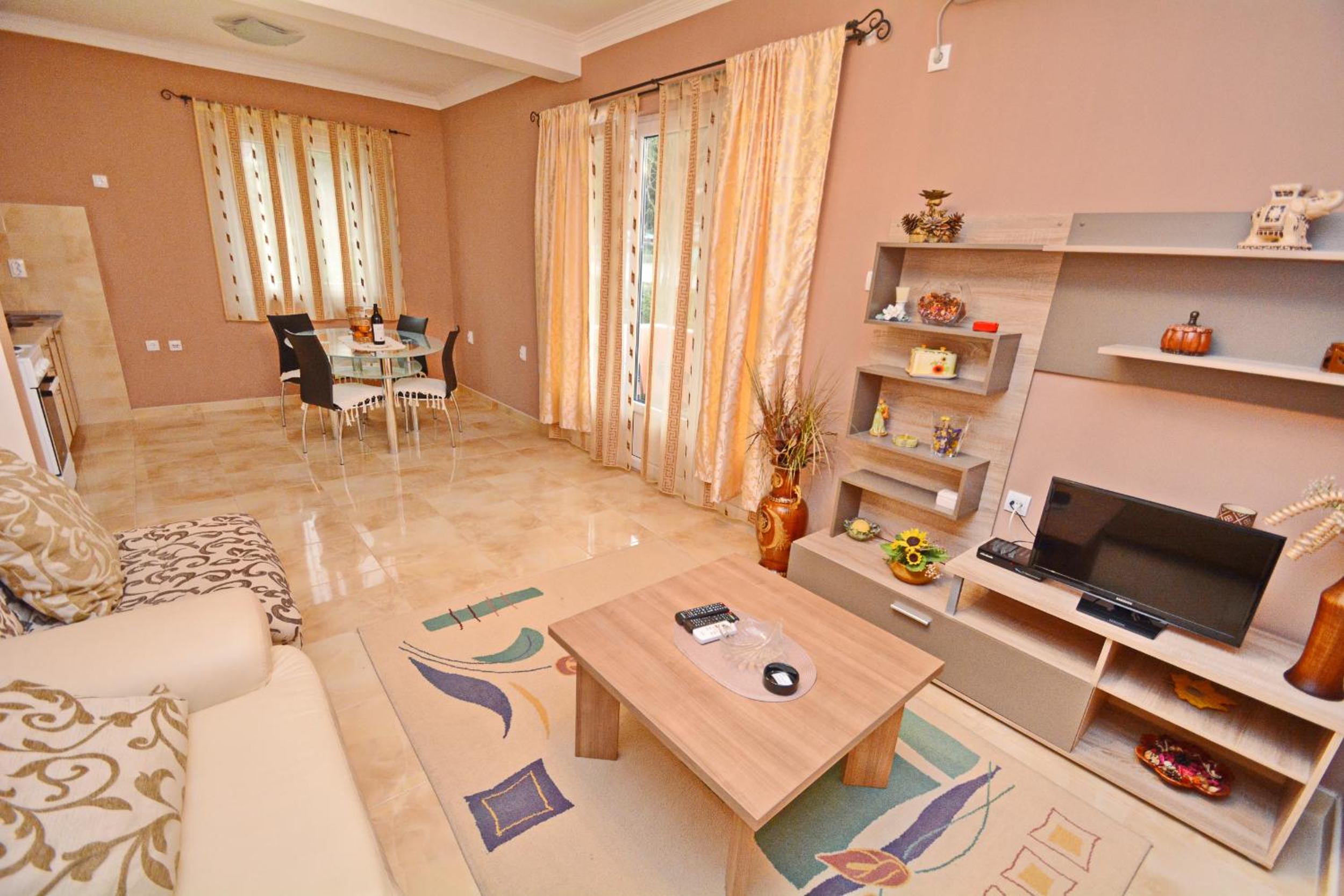 Apartment with Balcony photo 1
