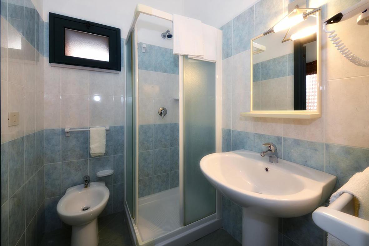 Large Double Room with Balcony and Sea view photo 3