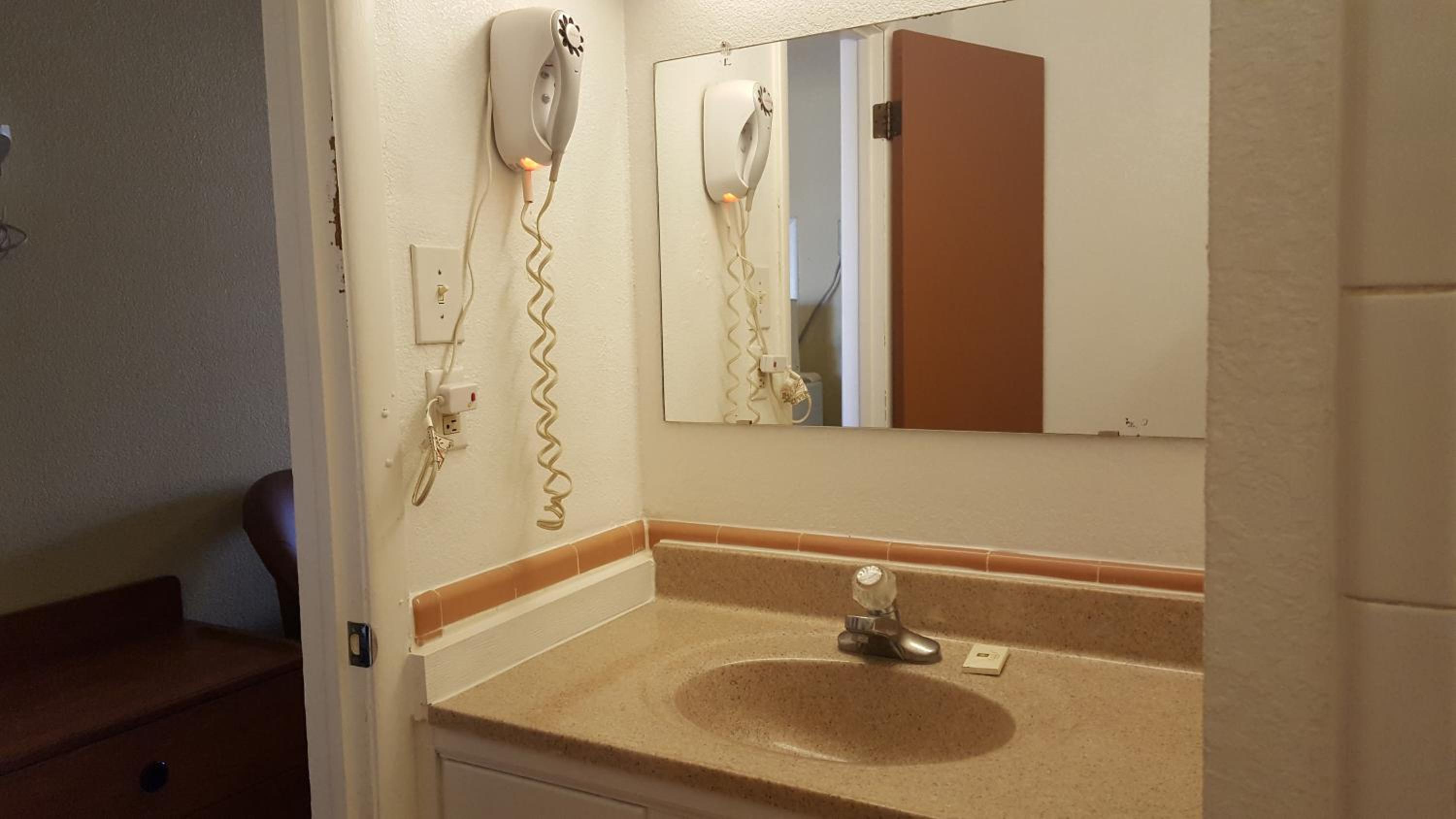 Double Room - Photo 9