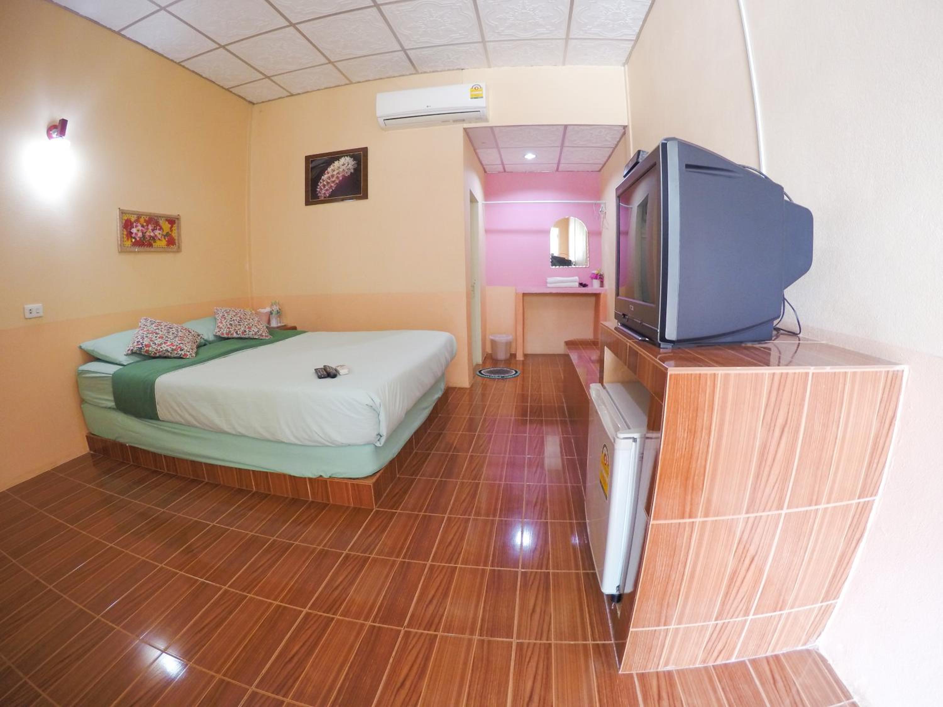 Budget Double Room - Photo 2