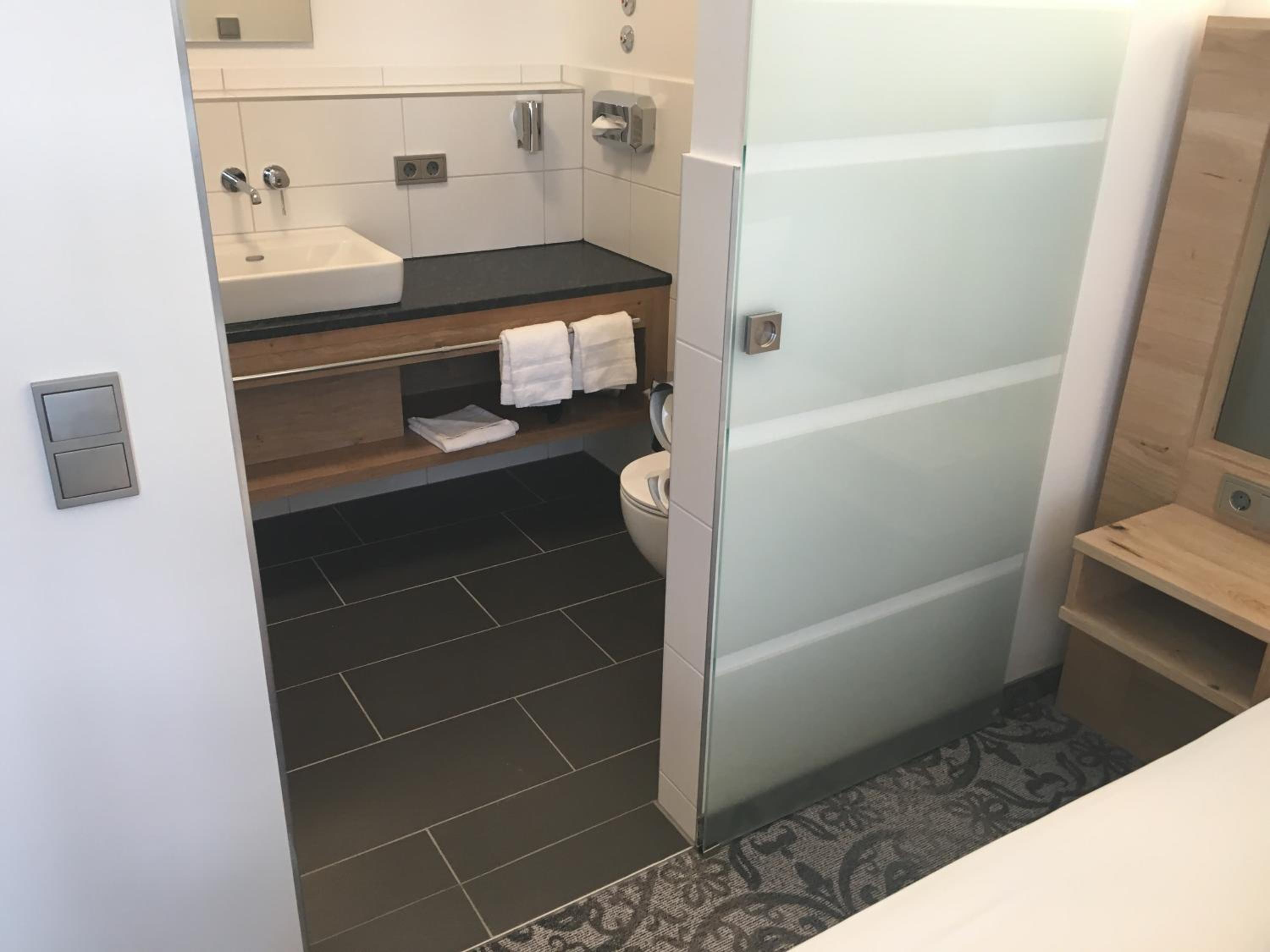 Superior Double Room wheelchair accessible (with Air Conditioning) photo 3