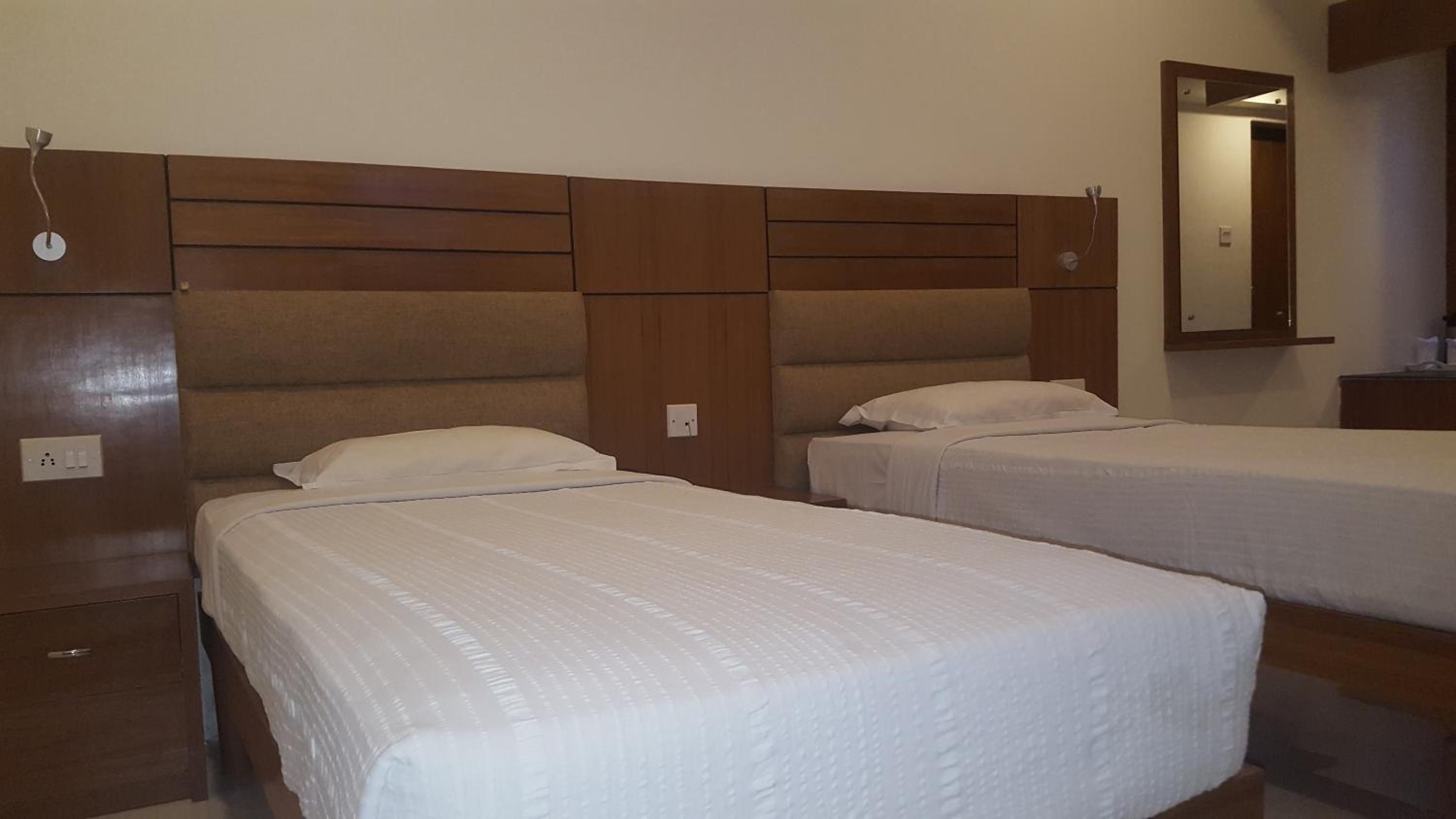 Deluxe Double Room - Photo 8
