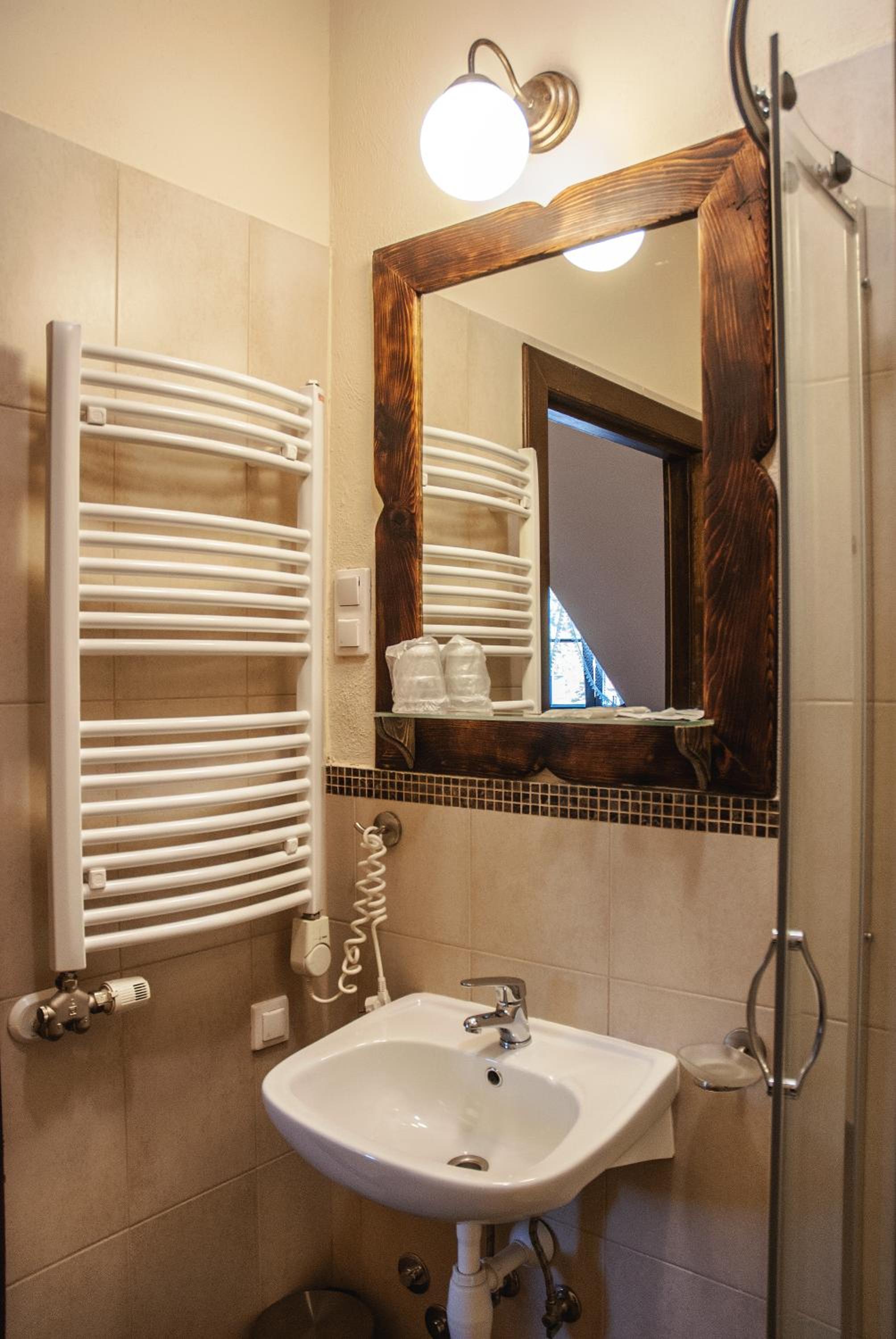 Triple Room with Bathroom - Photo 3