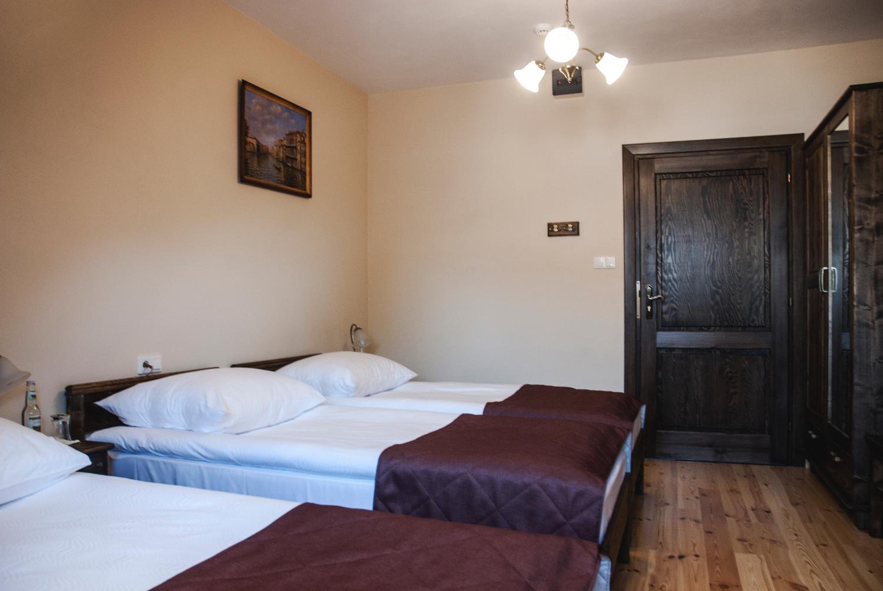 Triple Room with Bathroom - Photo 5