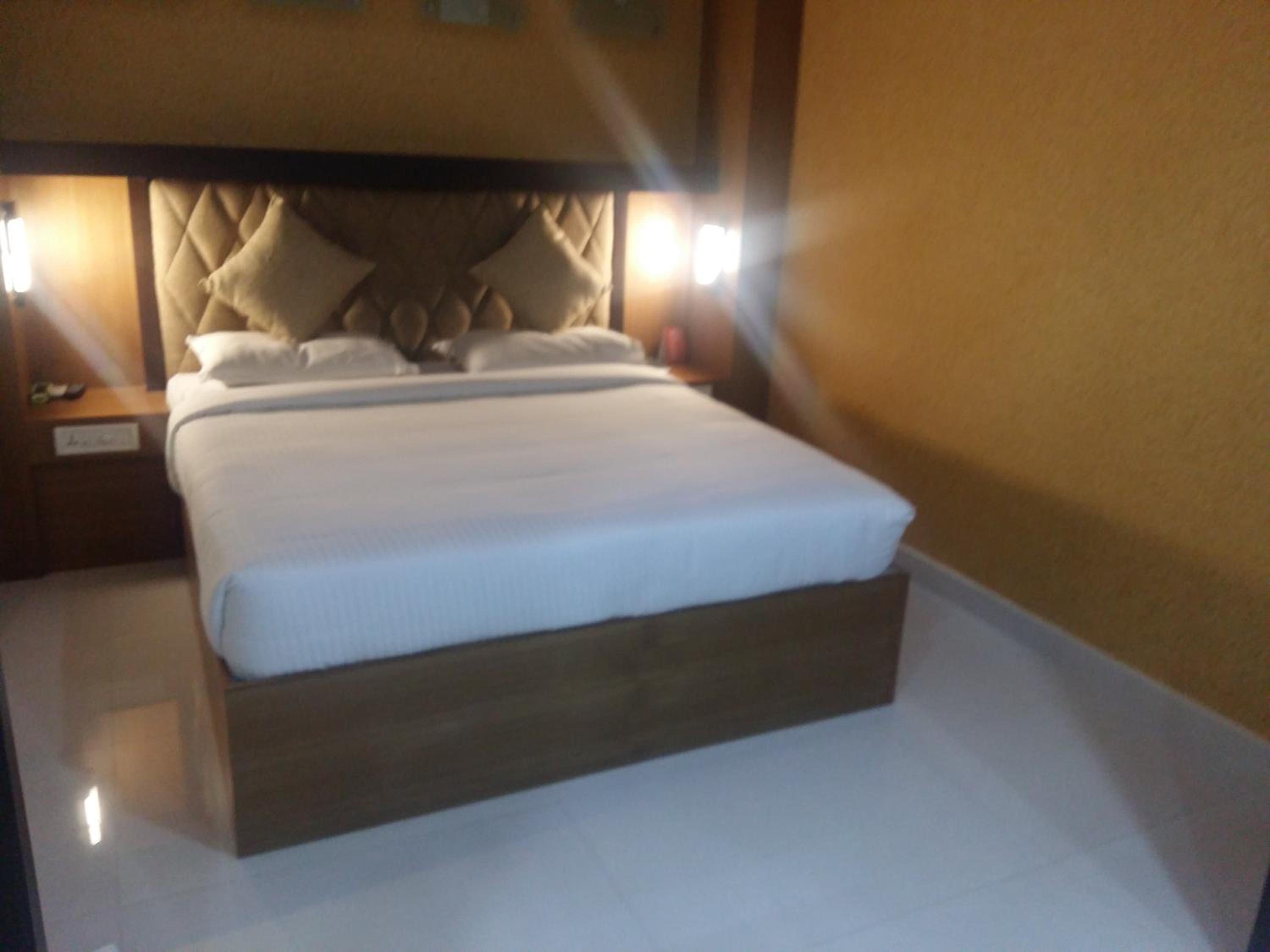 Deluxe Double Room - Photo 10