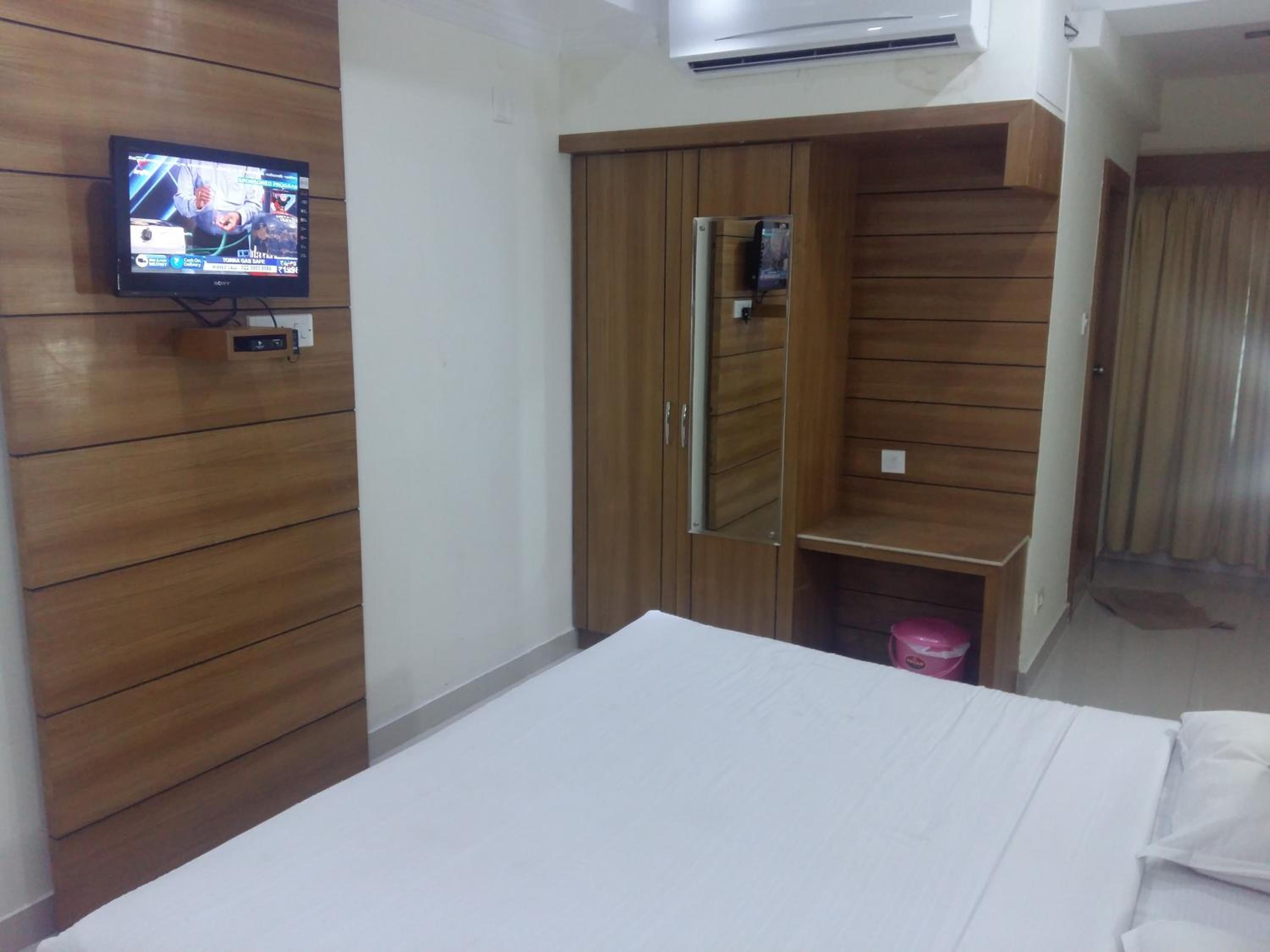 Deluxe Double Room - Photo 14