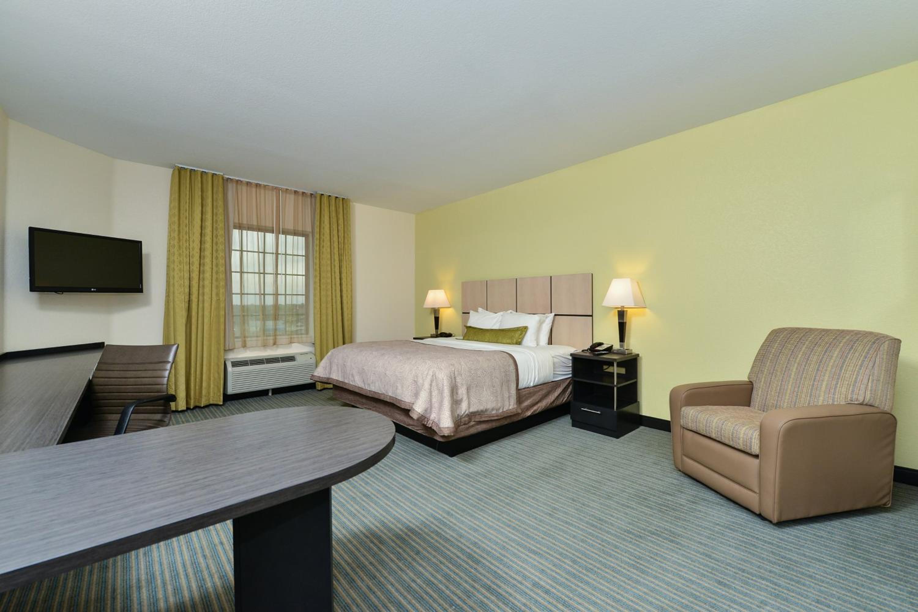 King Studio Suite with Hearing Accessible Tub