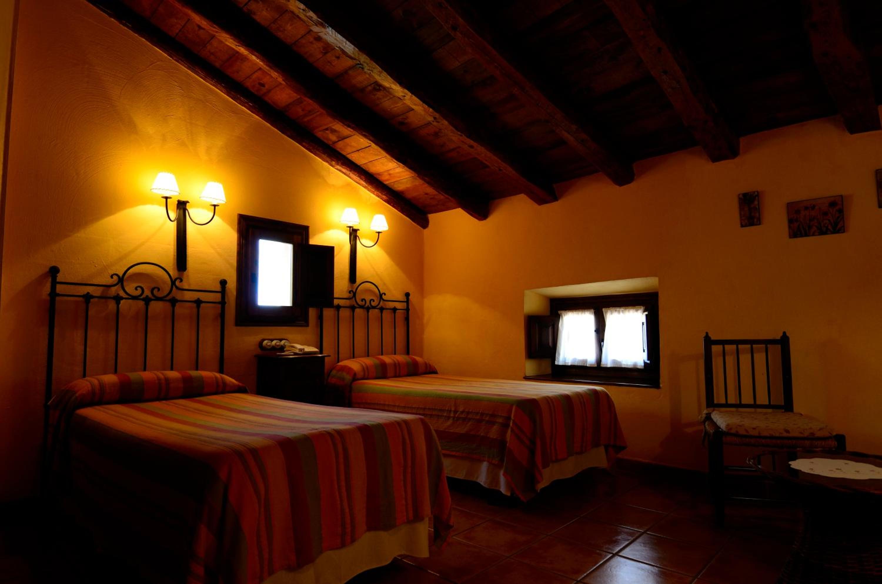 Double or Twin Room - Photo 15