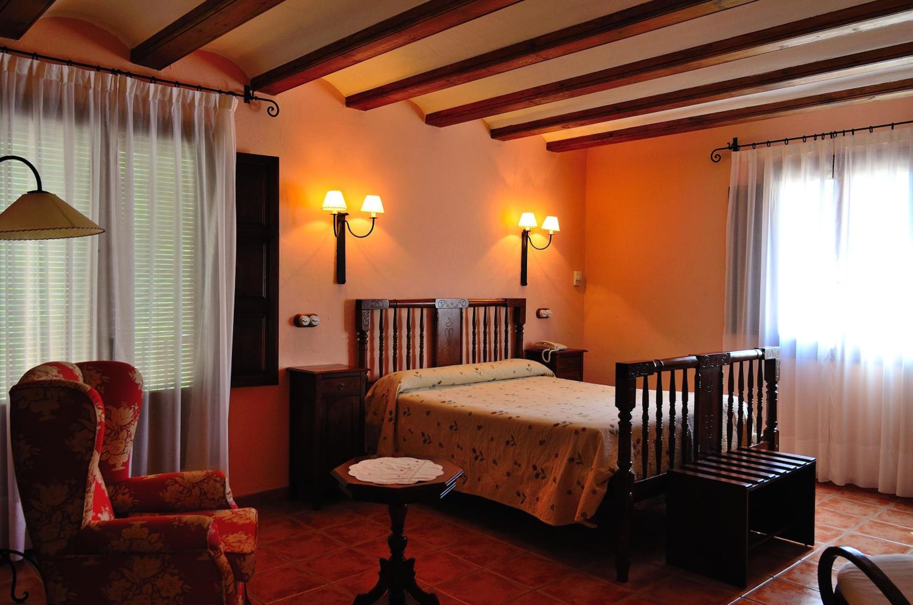 Superior Double or Twin Room - Photo 18