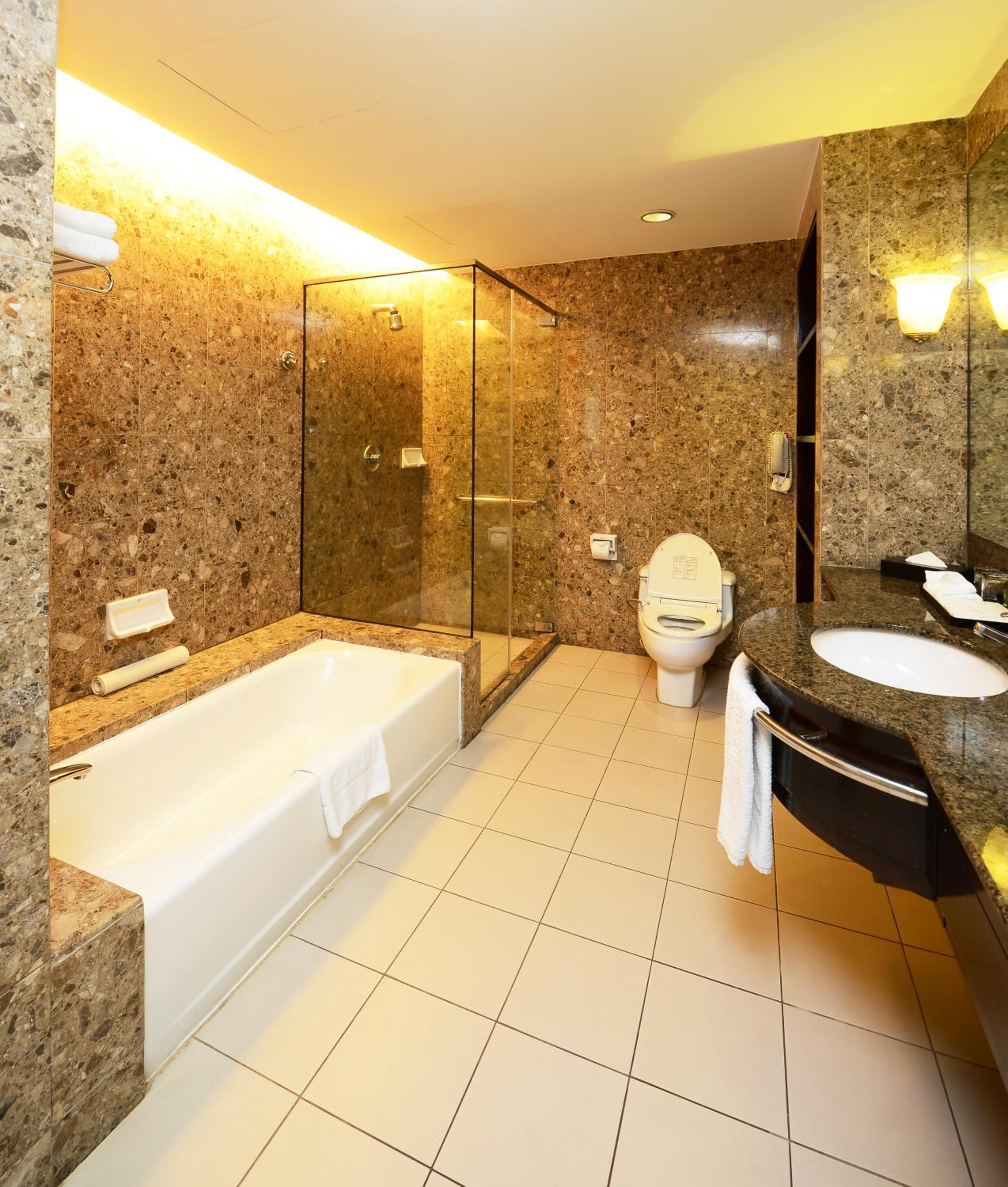 One-Bedroom Twin Suite photo 1