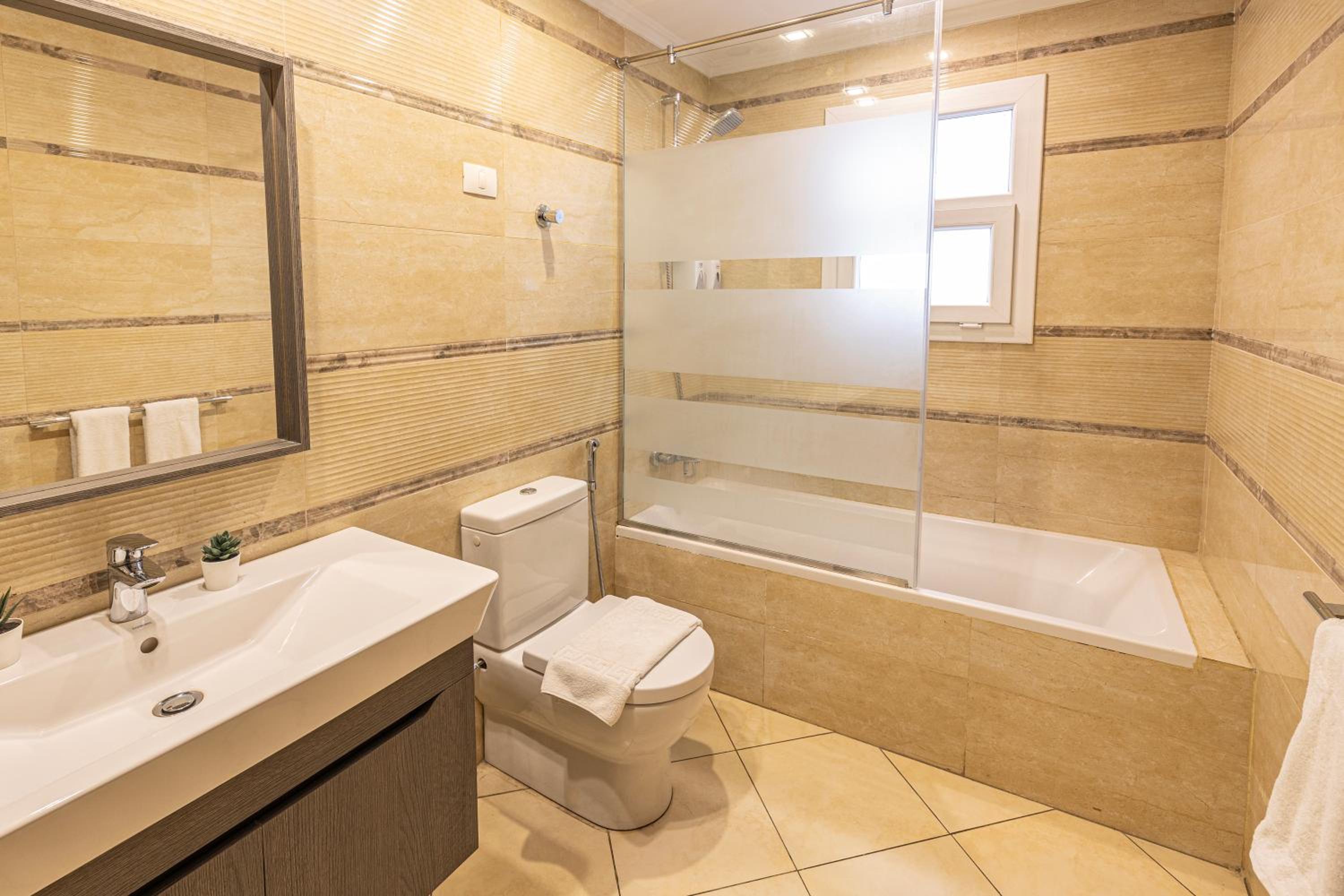 Standard Double or Twin Room - Photo 6