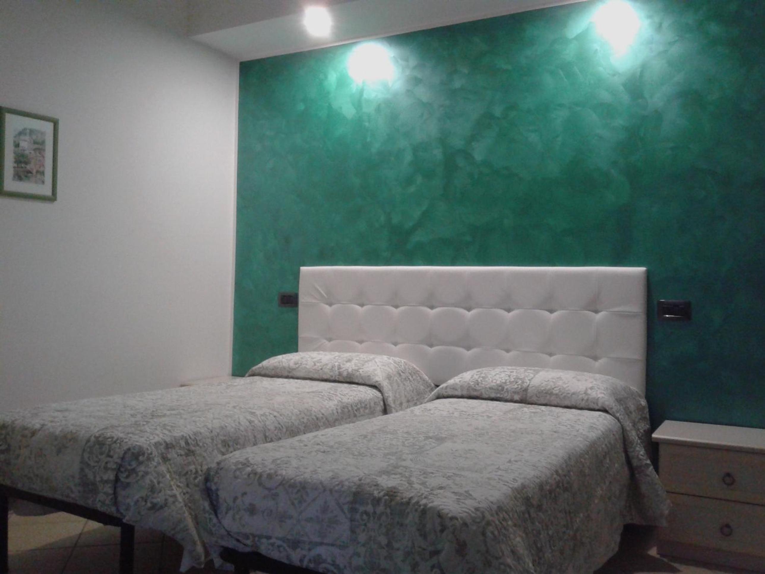 Family Room with Balcony photo 2
