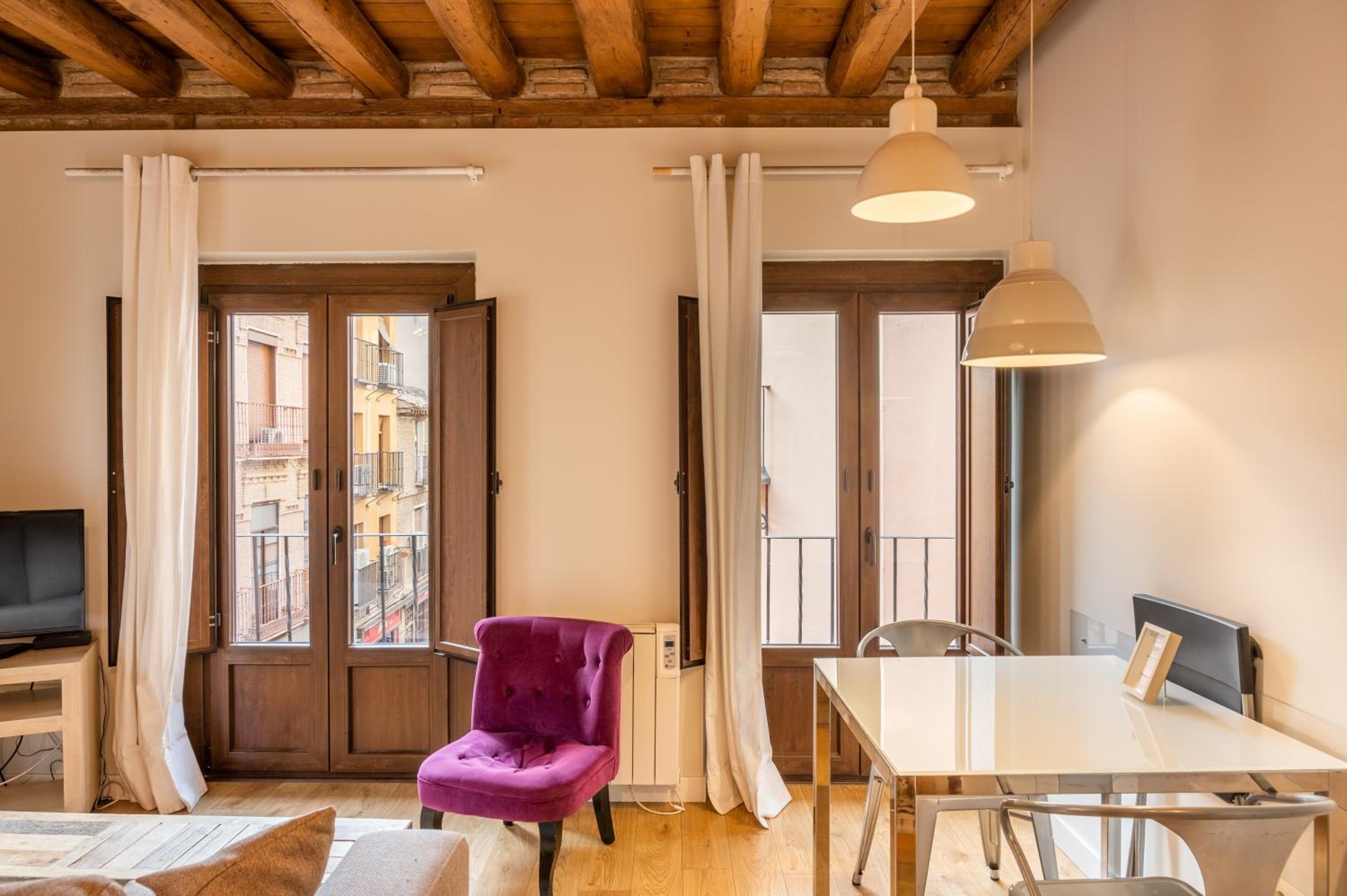 Apartment with City View - Photo 4