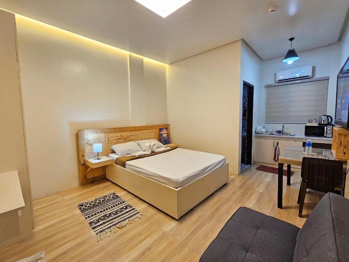 Queen Room photo 1