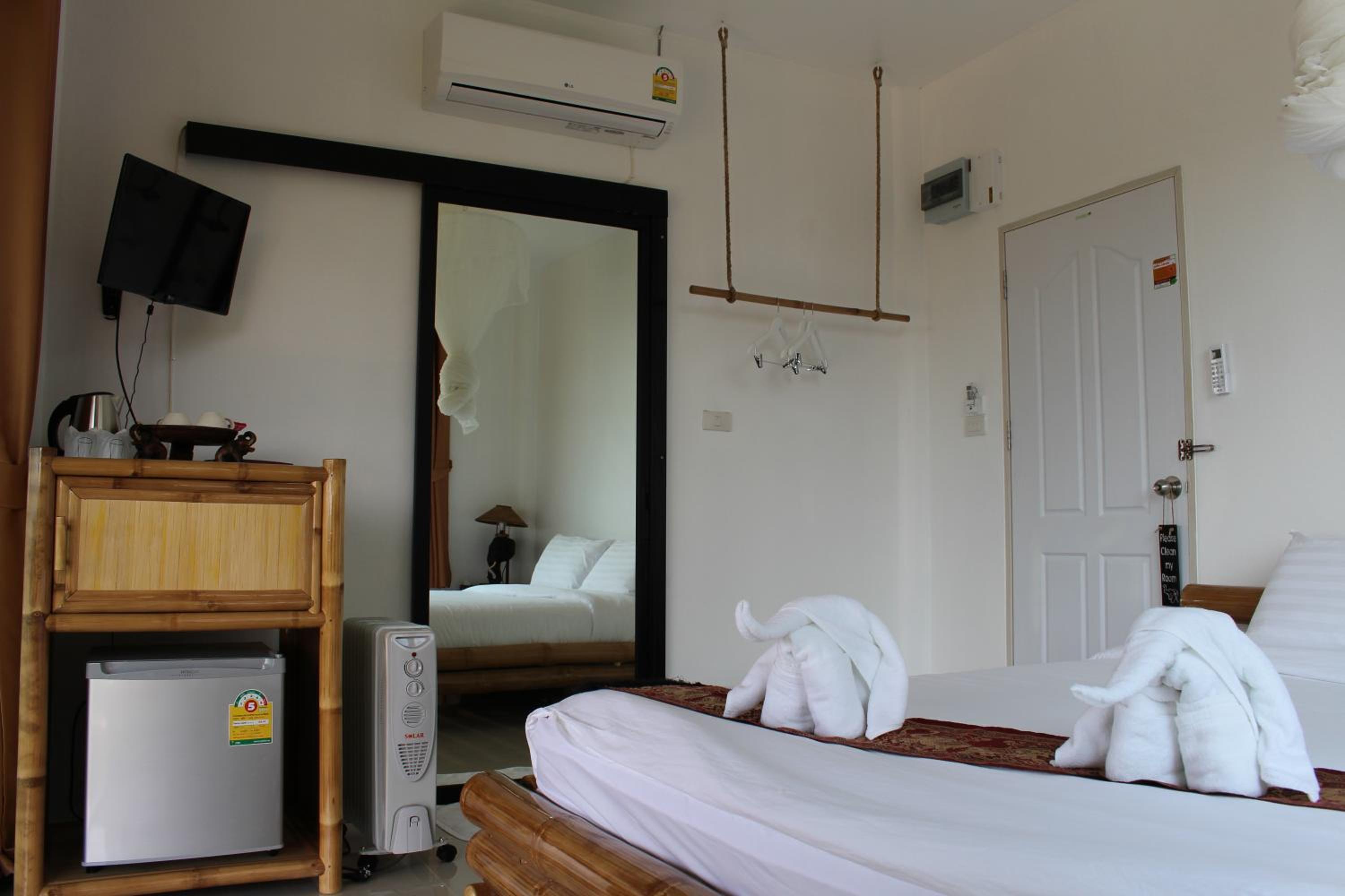 Deluxe Room Spa Bath - Photo 10