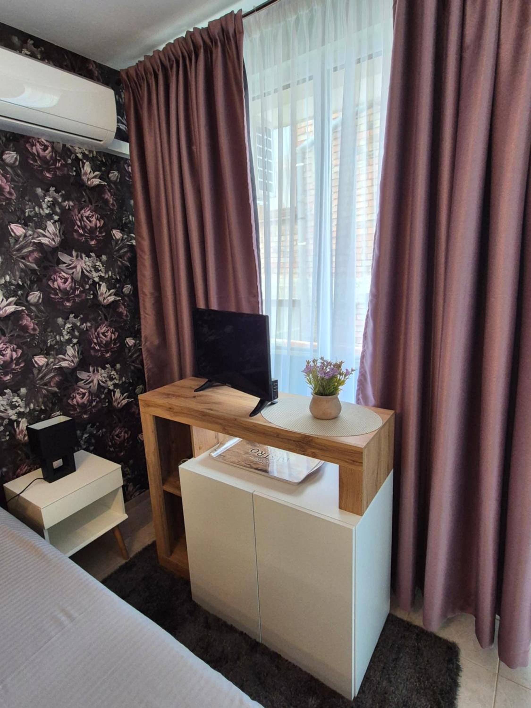 Queen Room with Balcony photo 3