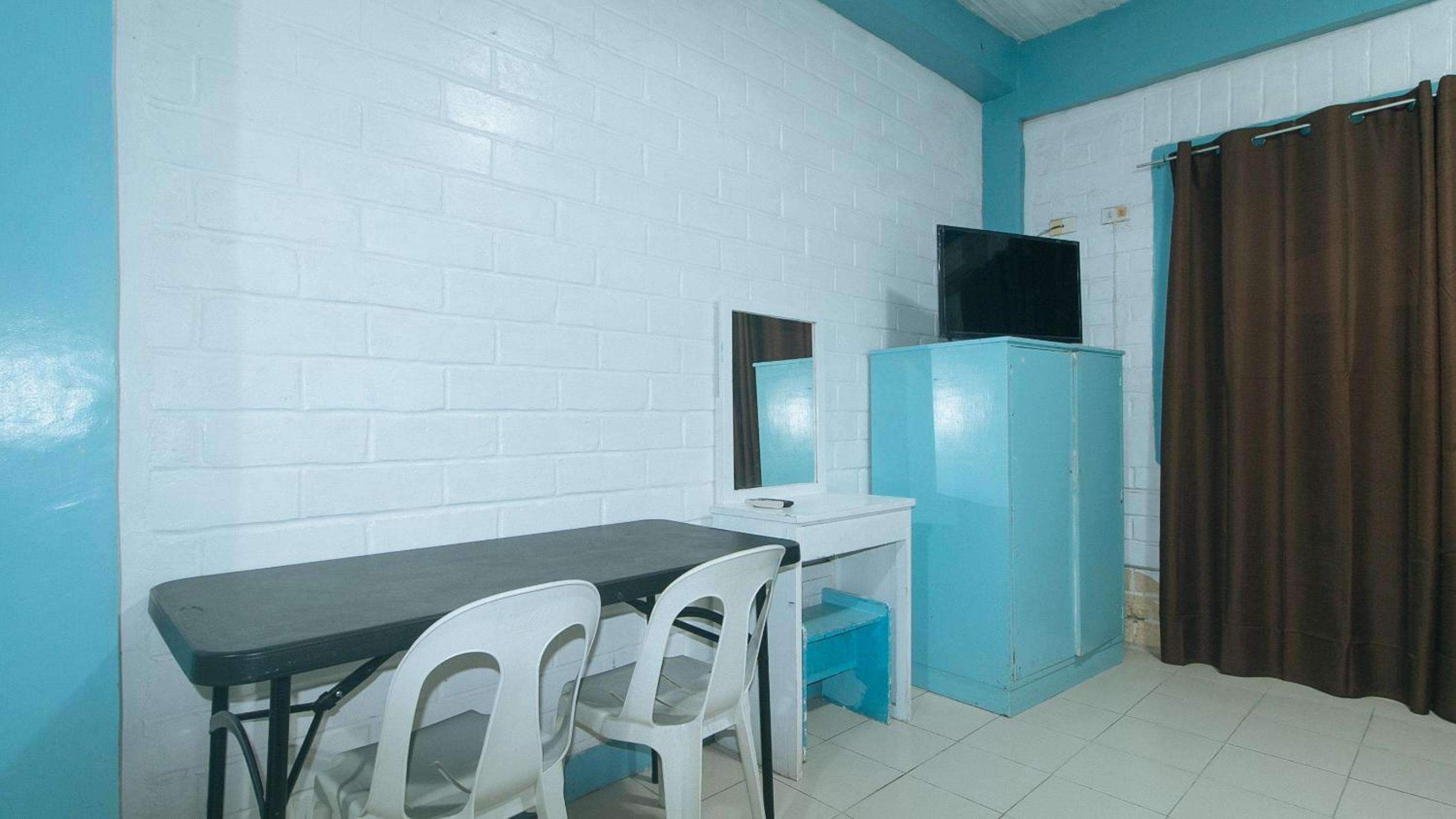 Family Room - Photo 6