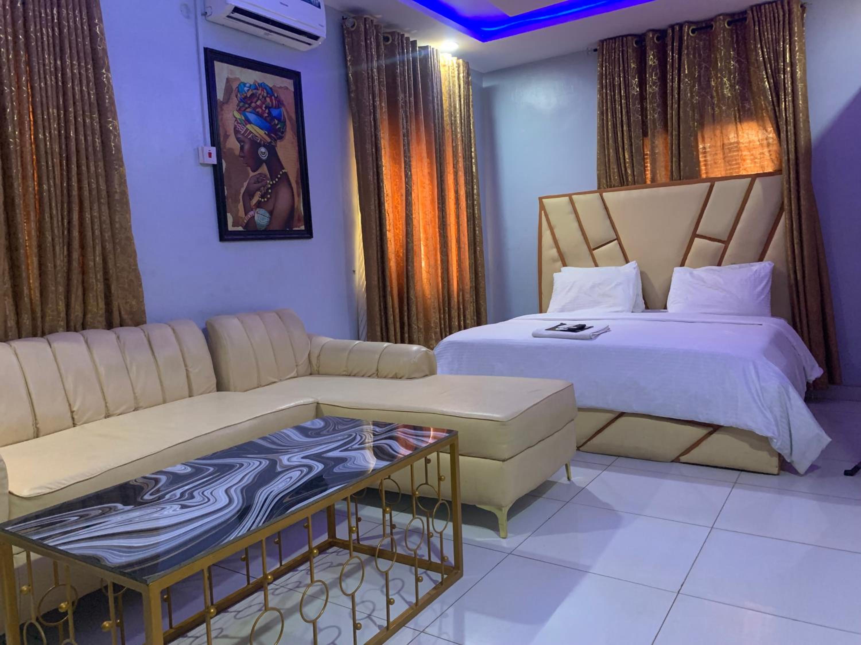 Deluxe King Suite