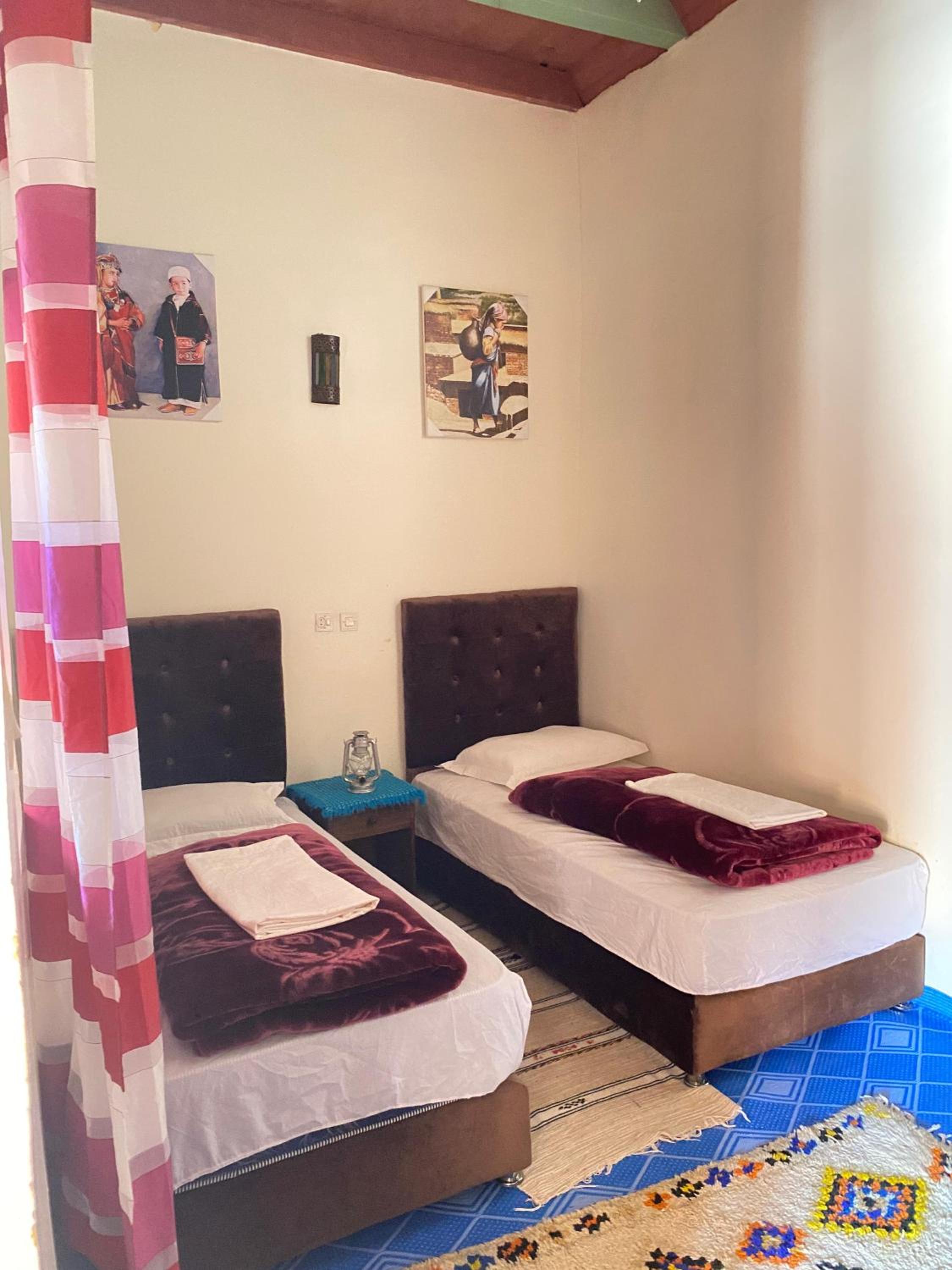 Twin Room with Private Bathroom photo 2