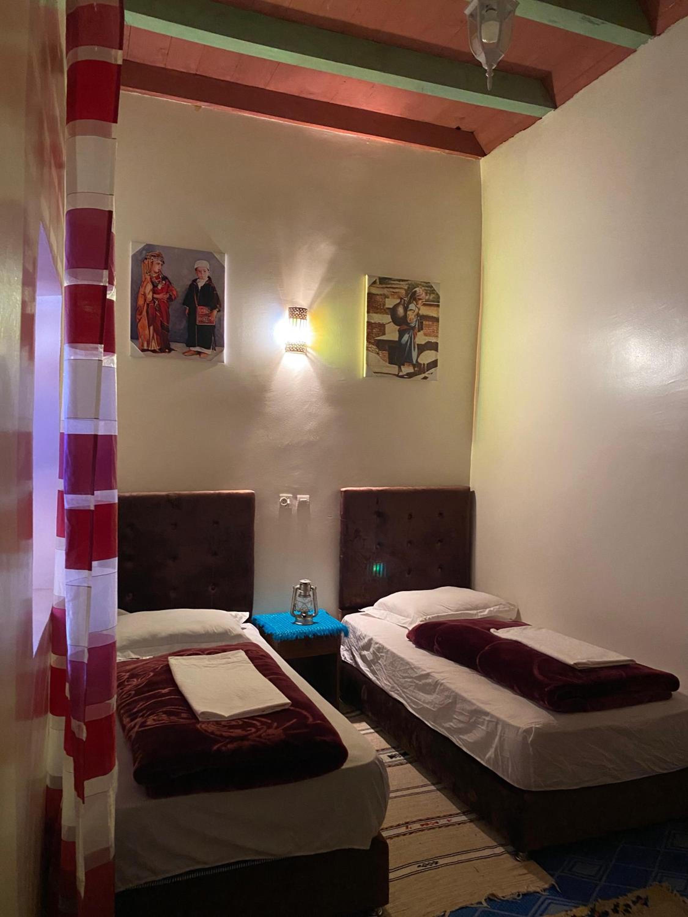 Twin Room with Private Bathroom photo 3