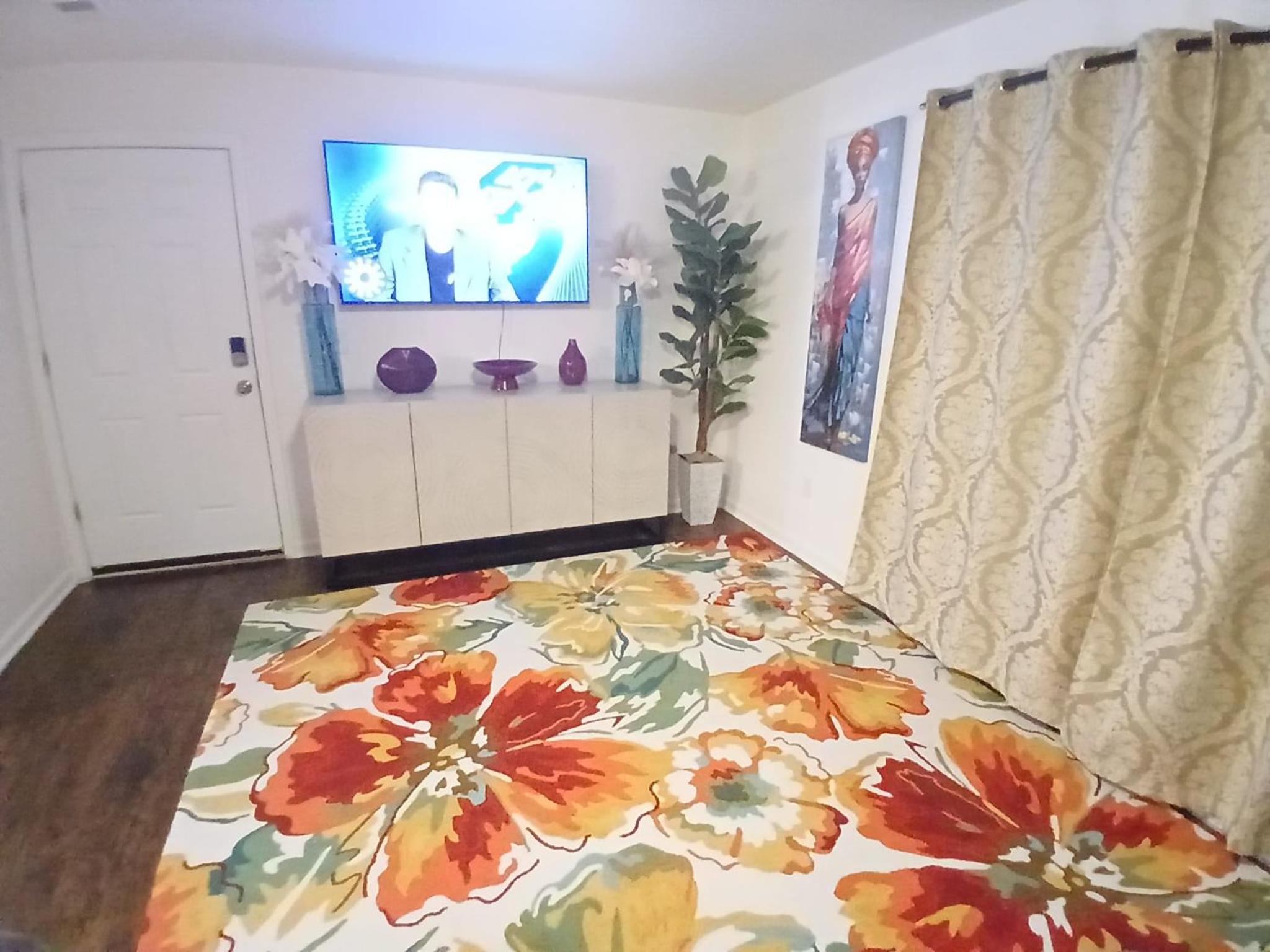 Three-Bedroom Deluxe Apartment